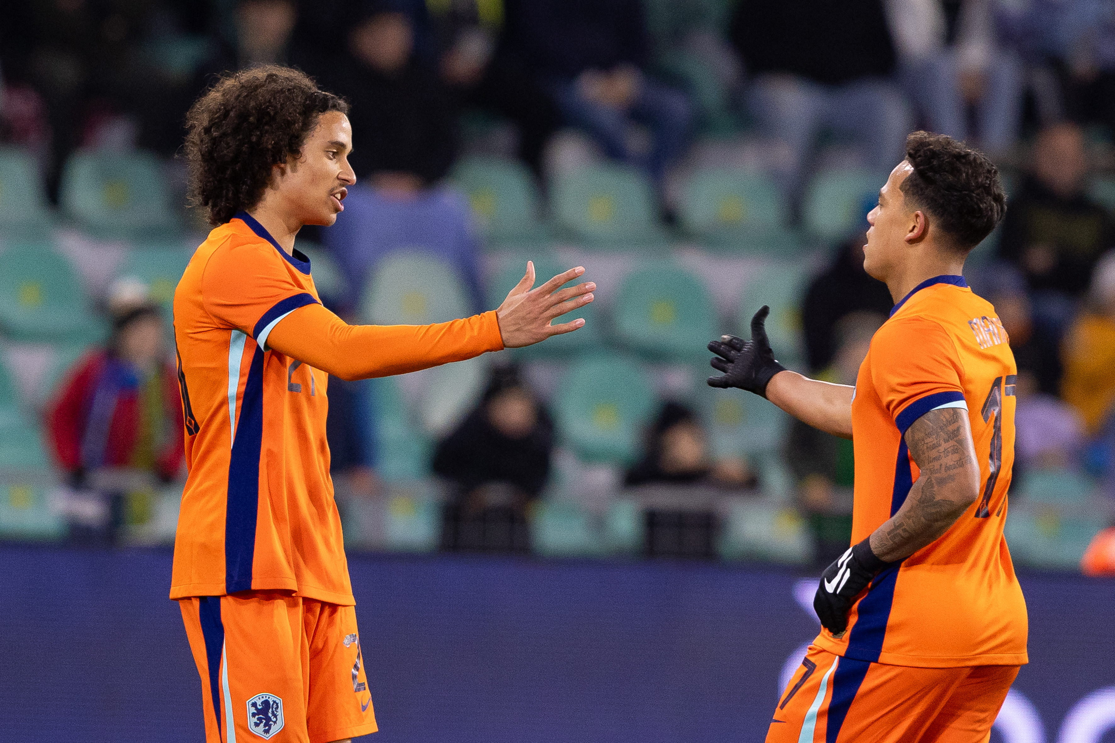 Mitchell geschorst voor cruciaal returnduel Costa Rica; Zechiël trefzeker voor Jong Oranje