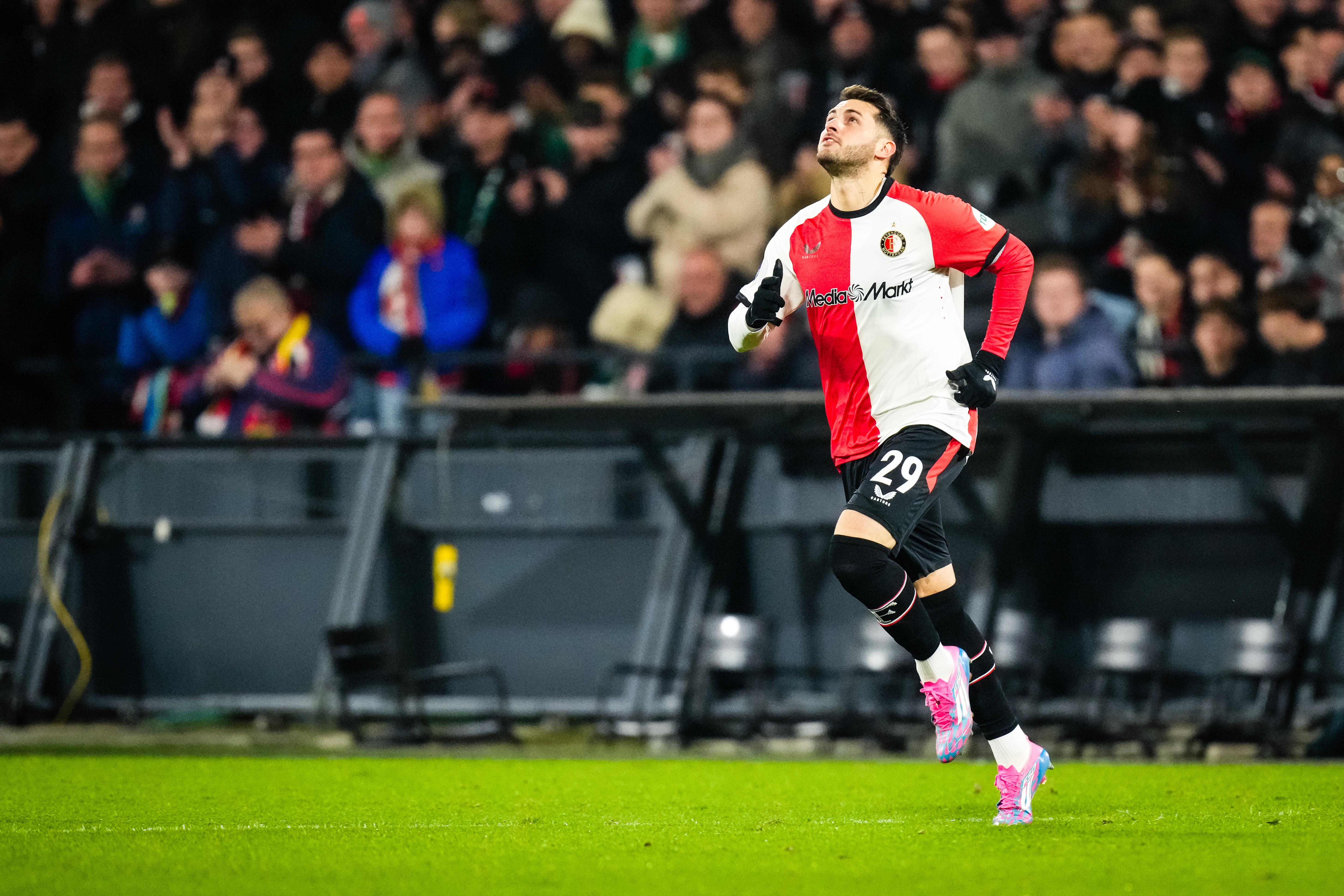Vermoedelijke opstellingen • Basisrentree voor Gimenez, Read vervangt Lotomba