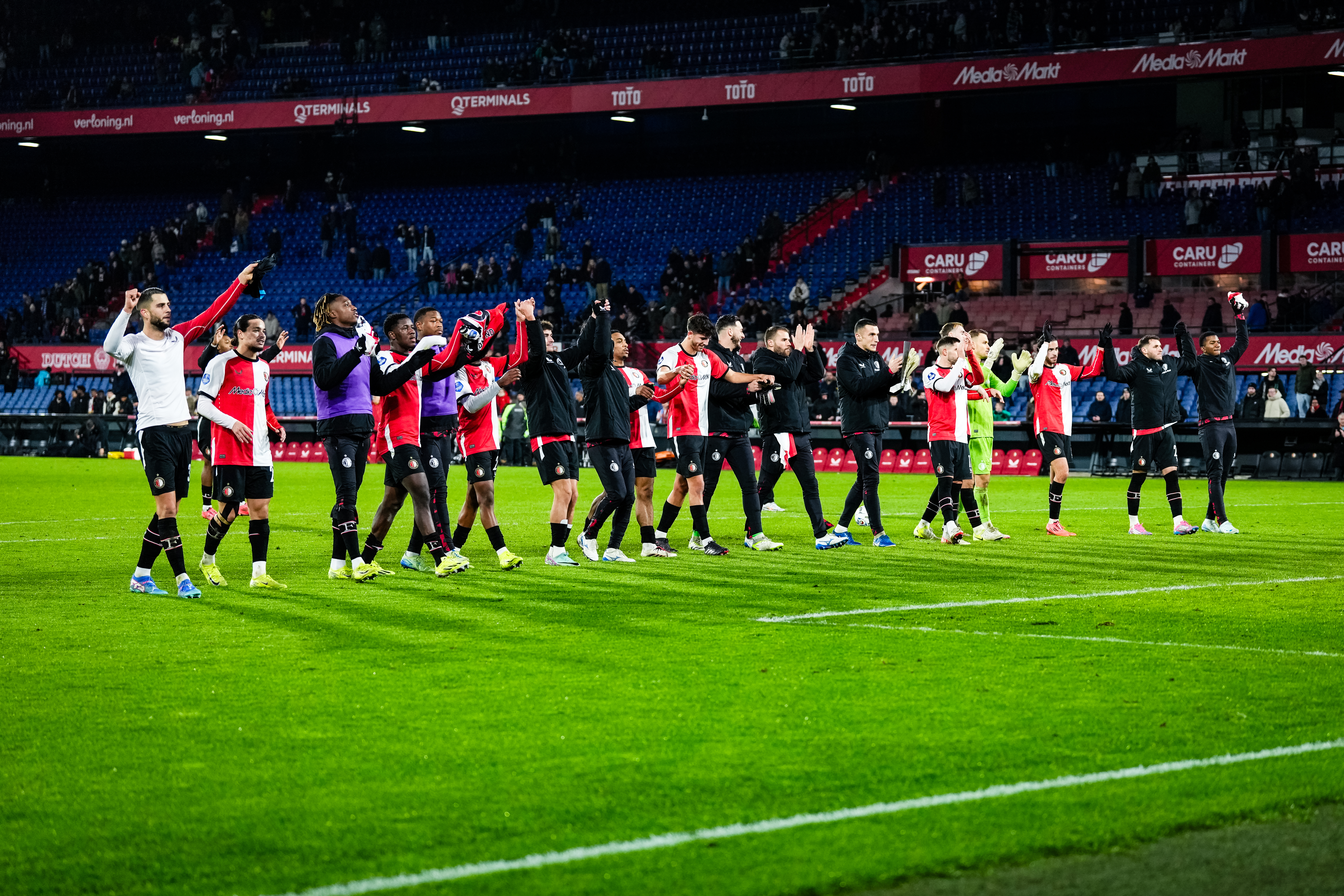 Stand Eredivisie • Feyenoord vierde en komt dichterbij na puntenverlies Utrecht en PSV