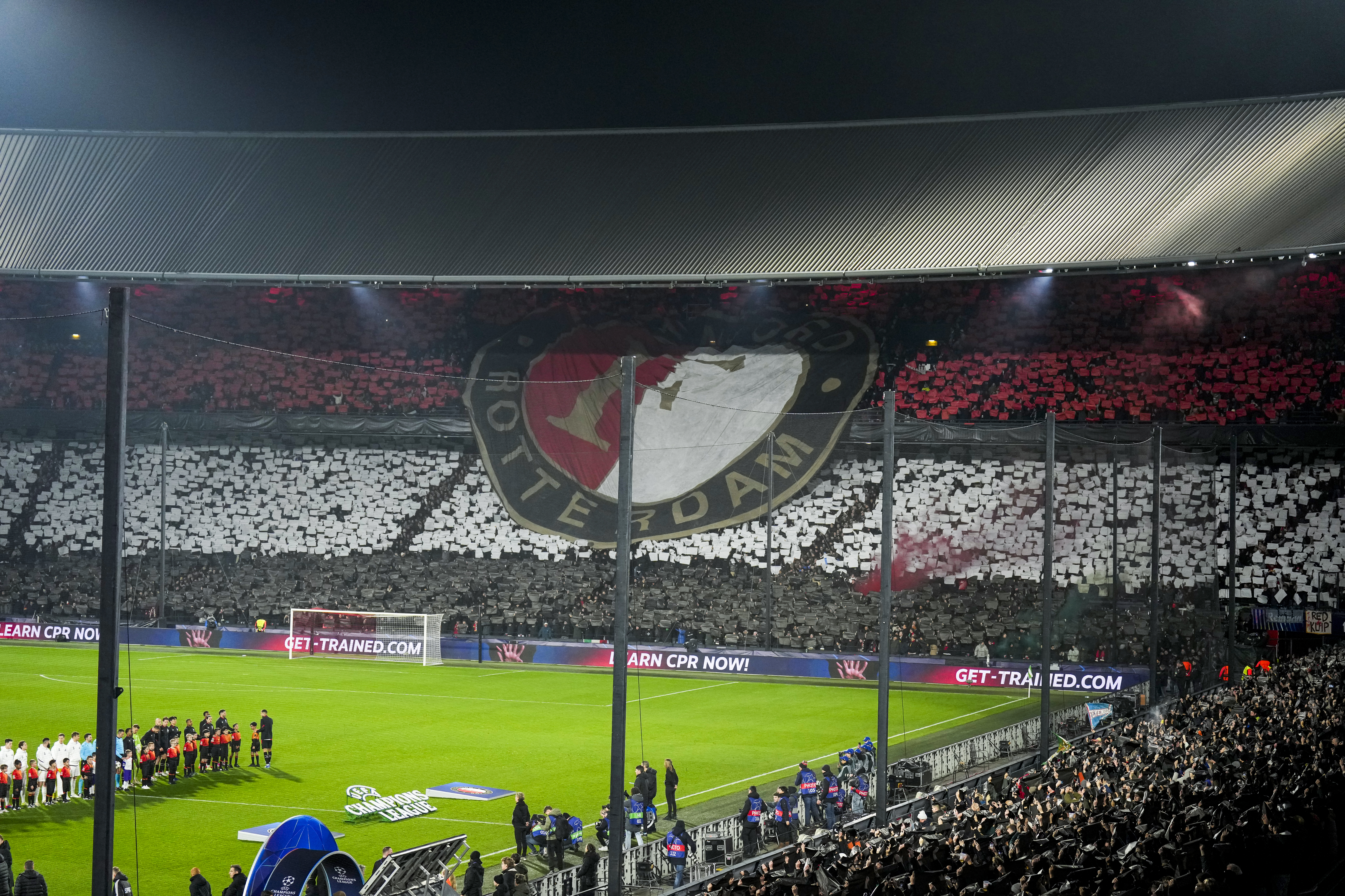 Feyenoord zet grote stap naar tussenronde Champions League na zege op Sparta Praag