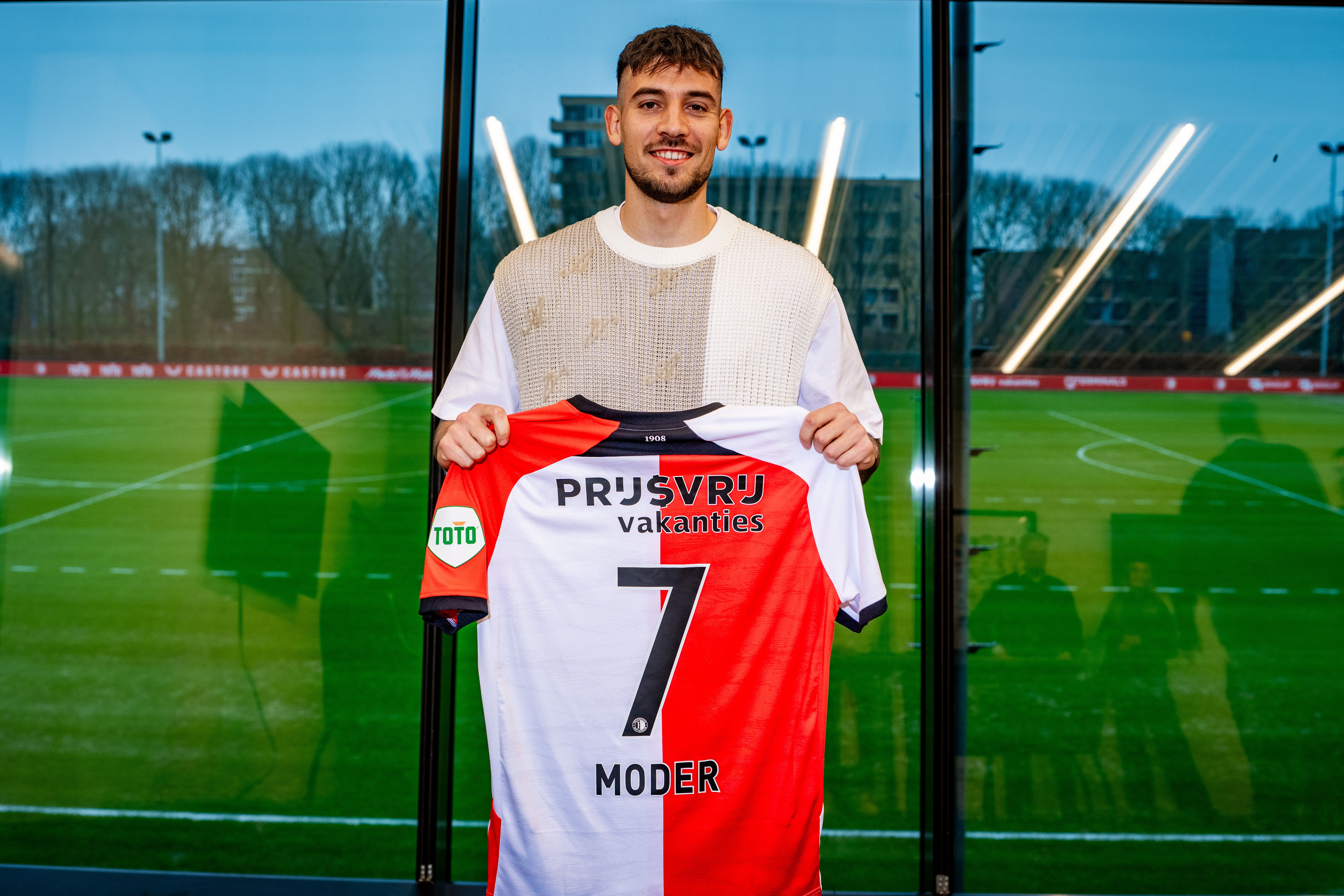 Feyenoord presenteert Jakub Moder