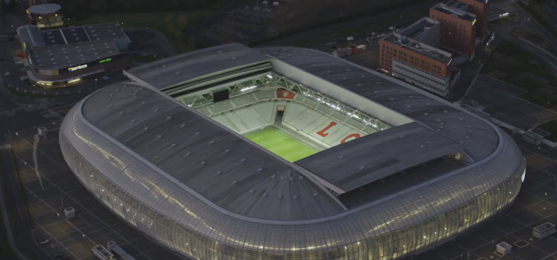 Feyenoord met 21 spelers, onder wie 3 middenvelders, onderweg naar Lille