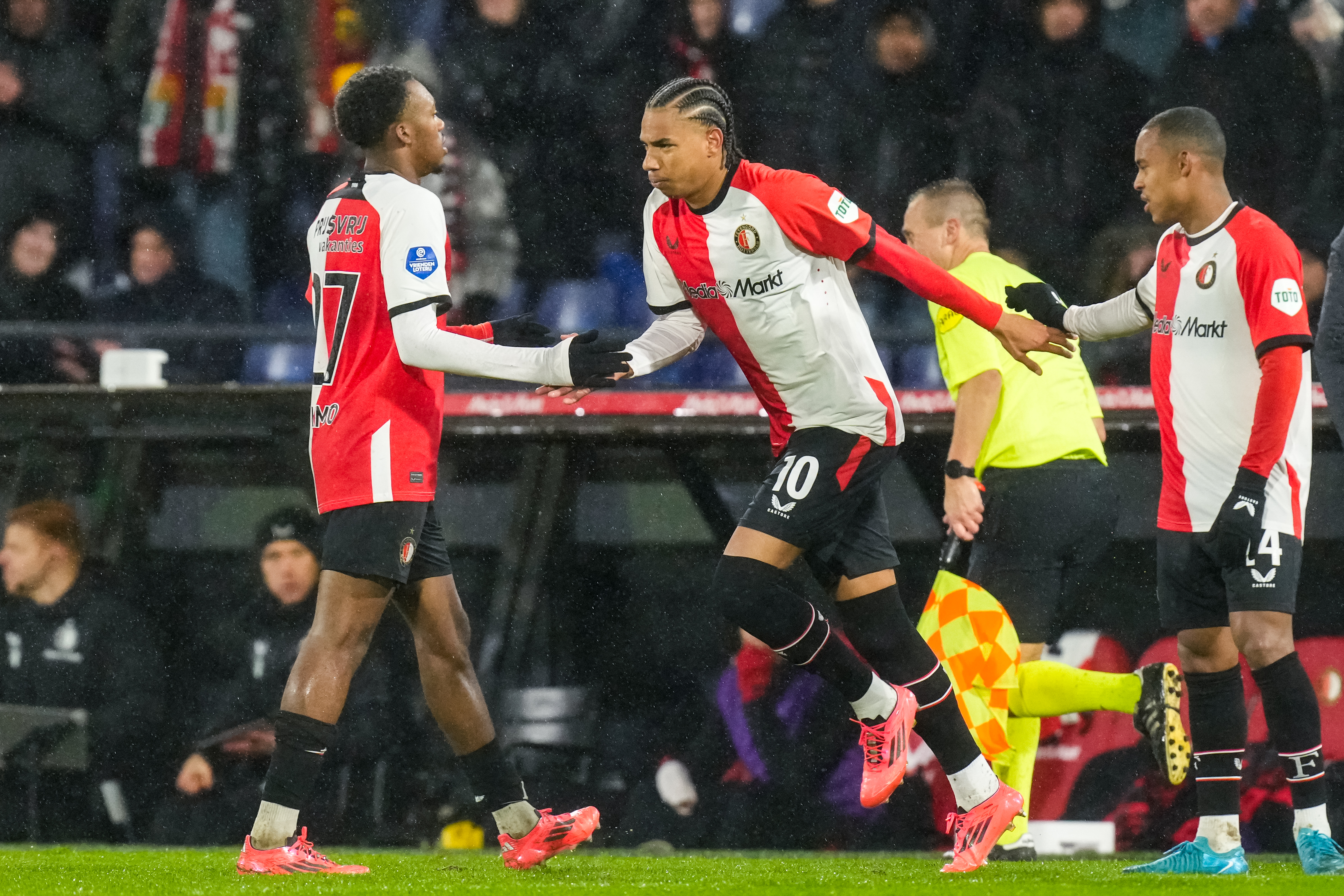 Stengs keert tegen PSV terug in de selectie; einde seizoen voor Ivanušec