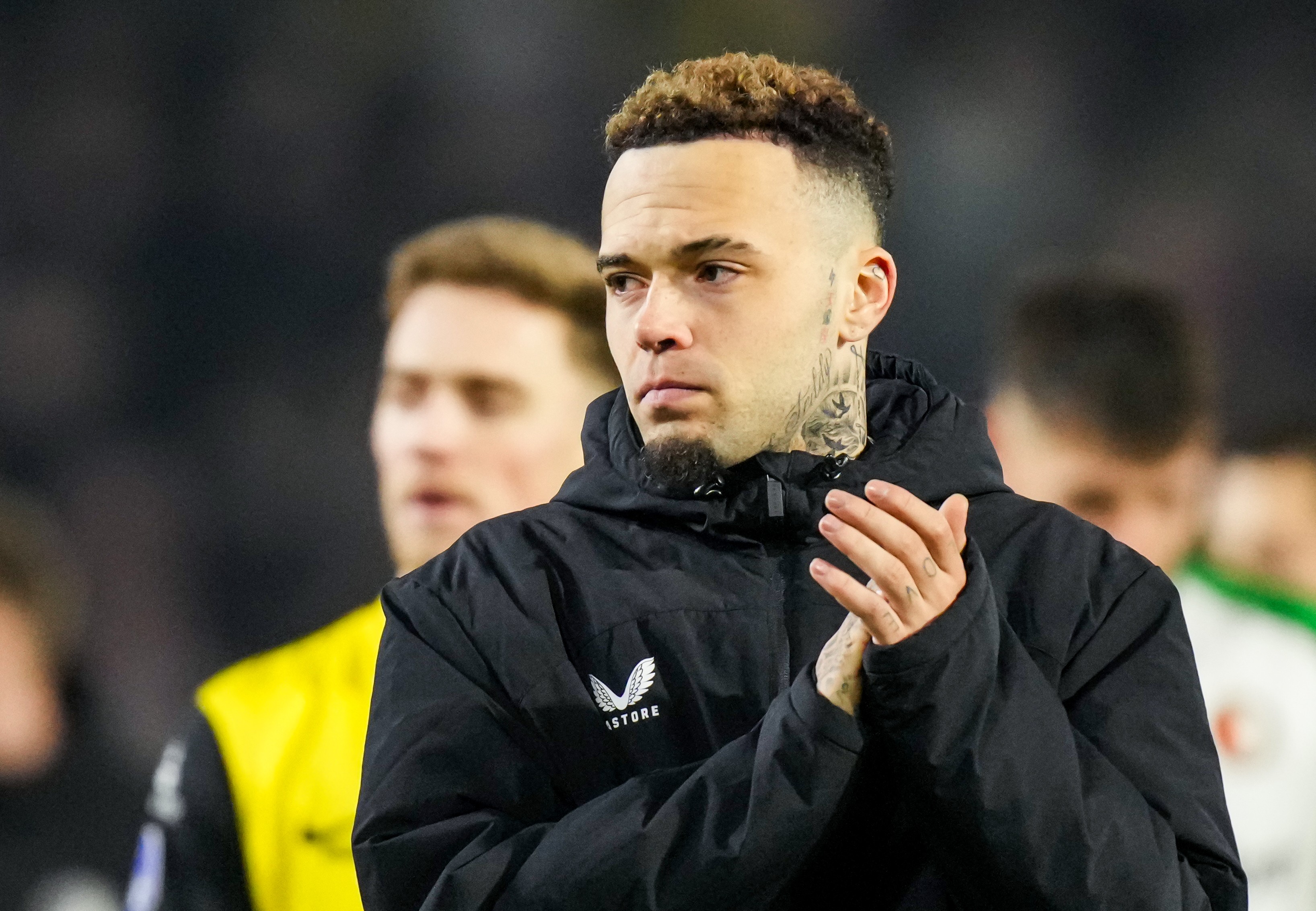 yv2025215yv2025215a1b09318-1