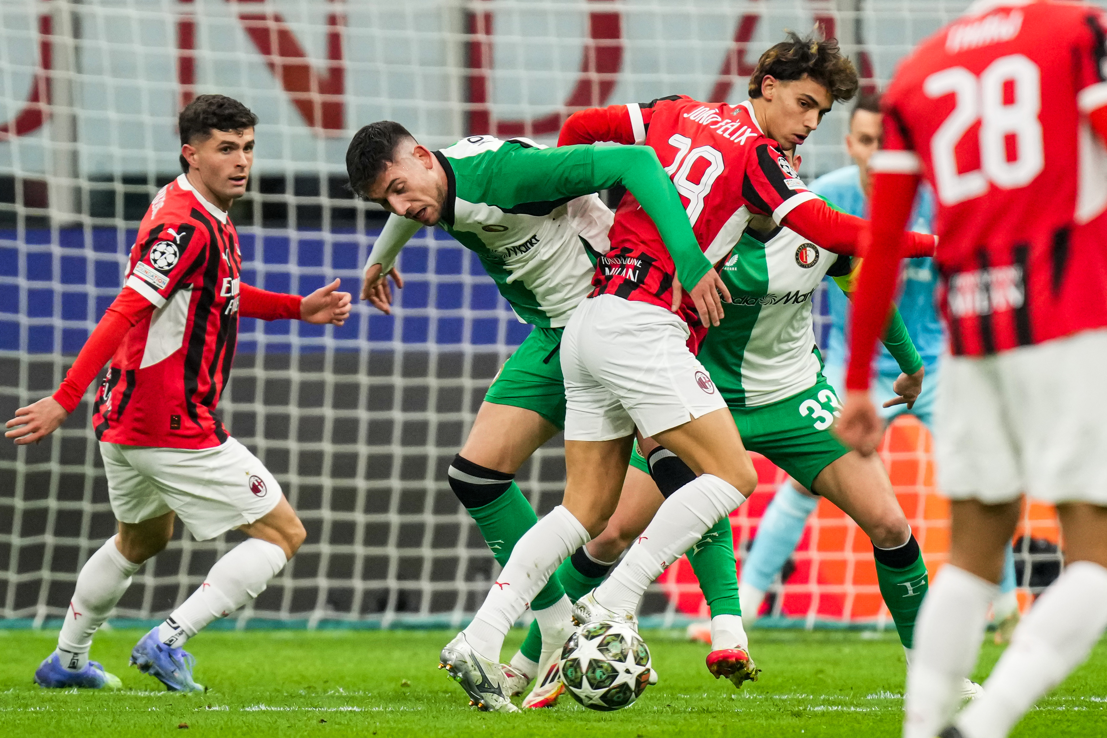 Liveblog • Feyenoord schakelt AC Milan uit en bereikt laatste zestien Champions League • 1-1 [FT]
