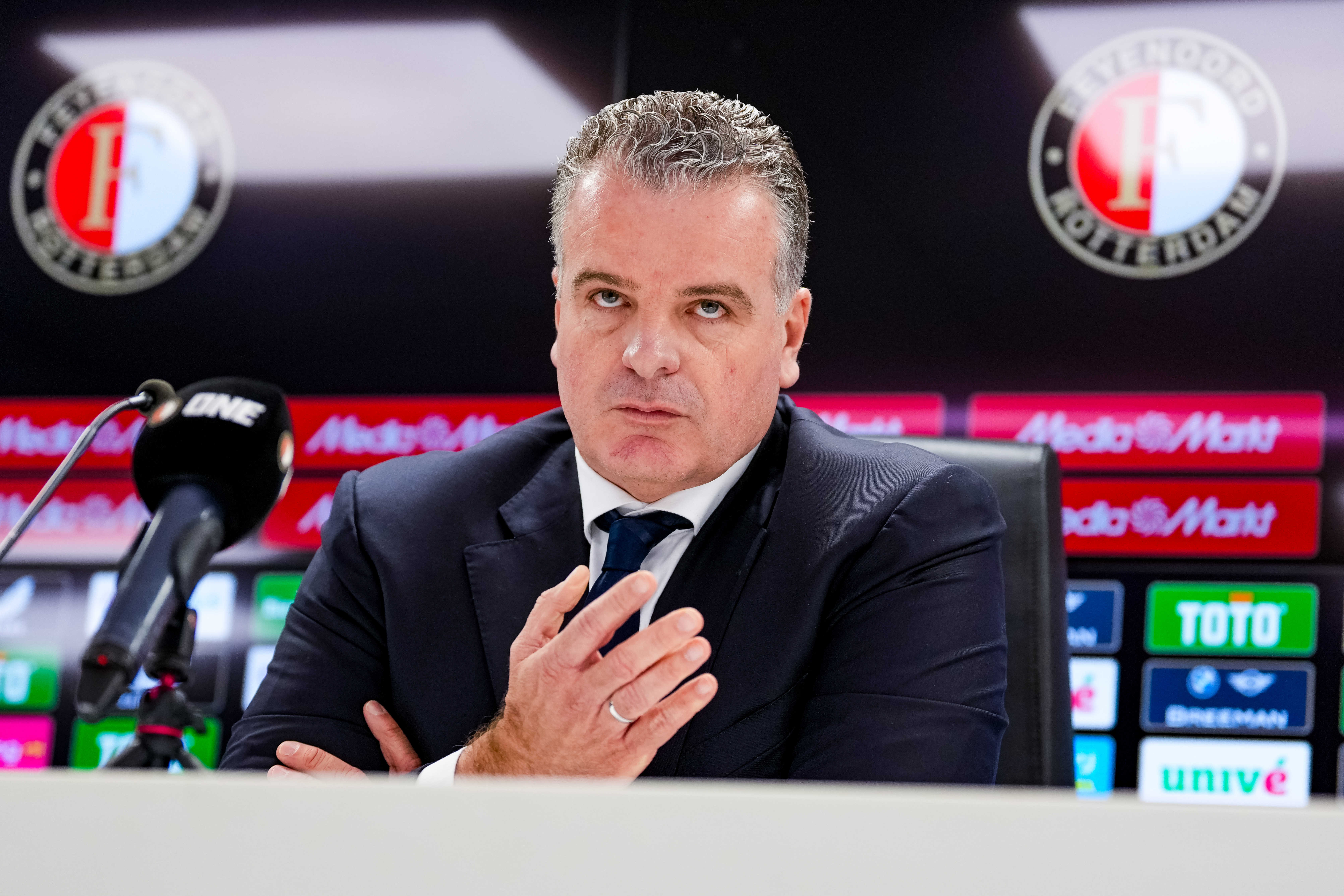 Dennis te Kloese licht keuze voor Van Persie toe: "Zijn voetbalvisie sluit aan bij wat we voor ogen hebben"