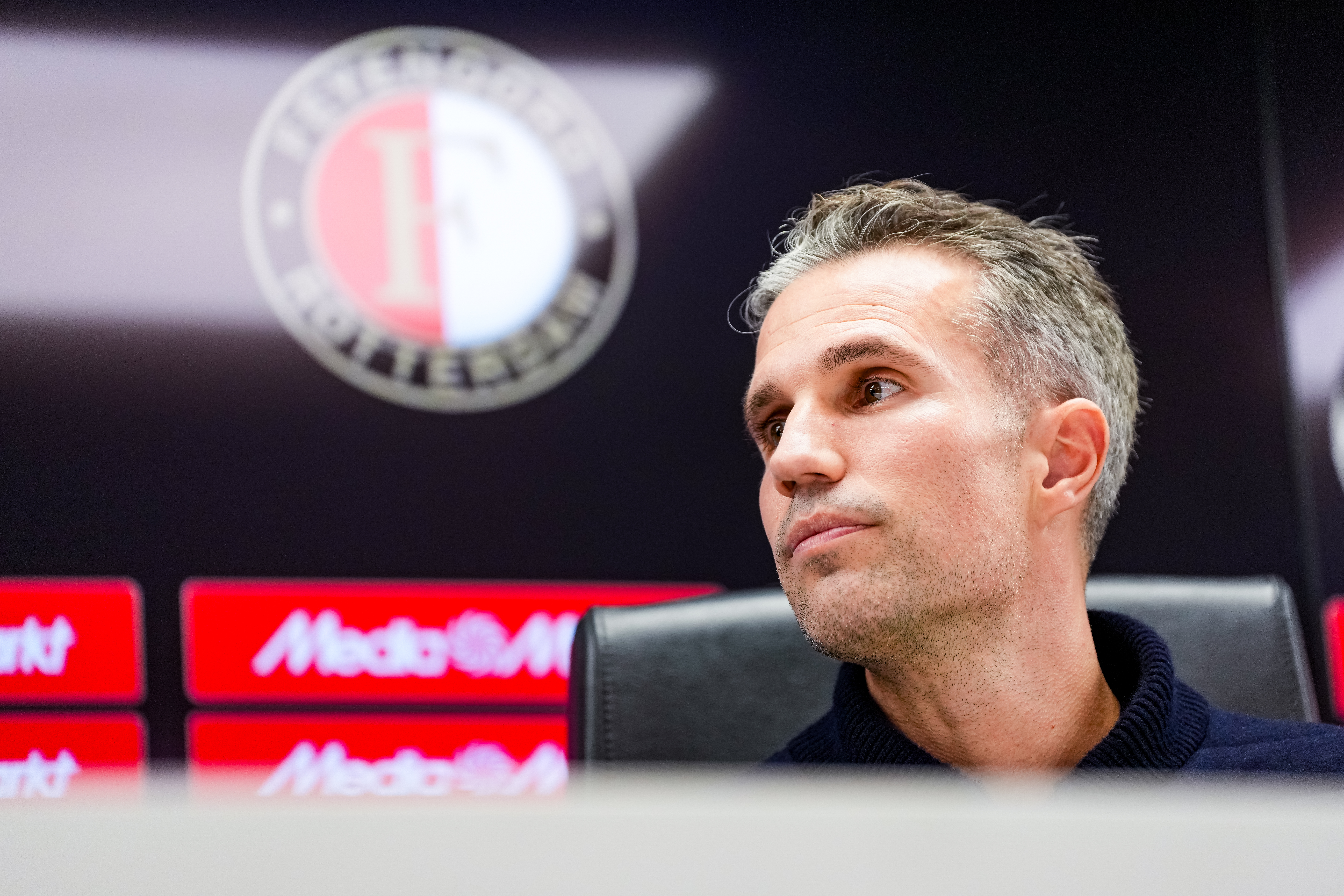 Van Persie over nieuwe lichting: "Hun grote voordeel is dat ze werken met een trainer die de jeugd de kans geeft"