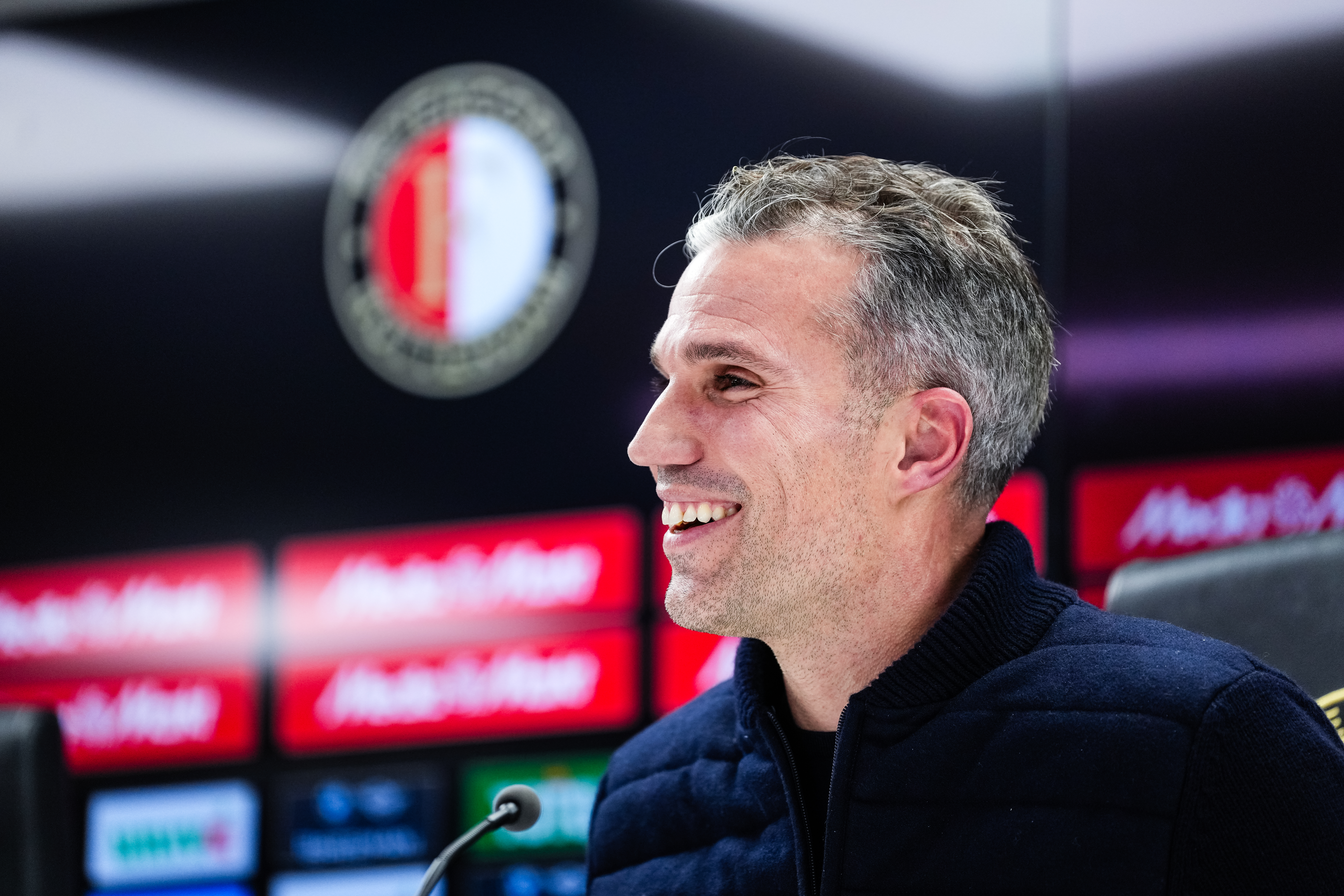 Van Persie maakt zich niet druk om beschuldingen: "En weer door"