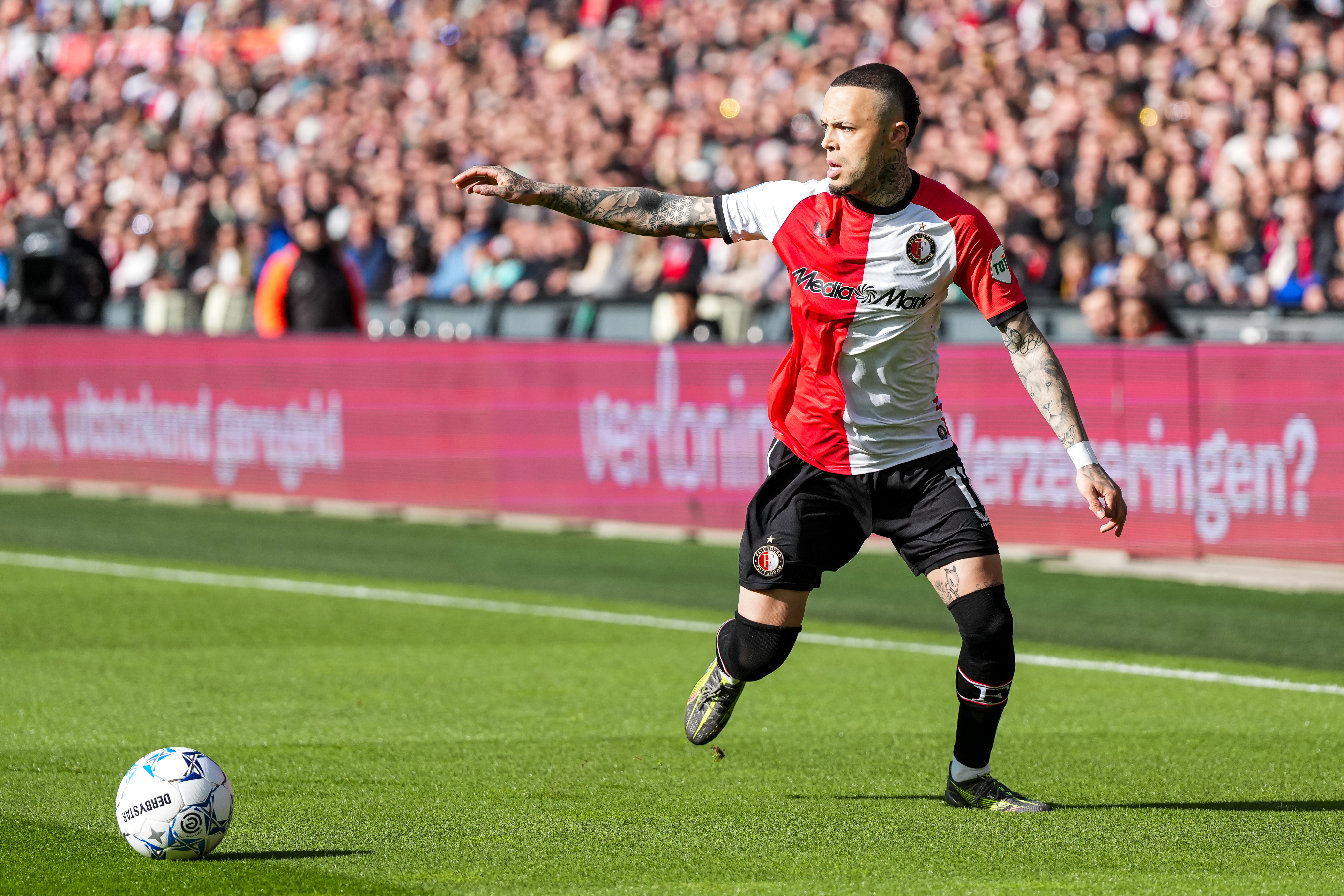 Vermoedelijke opstellingen • Van Persie wijzigt elftal richting topper op één positie