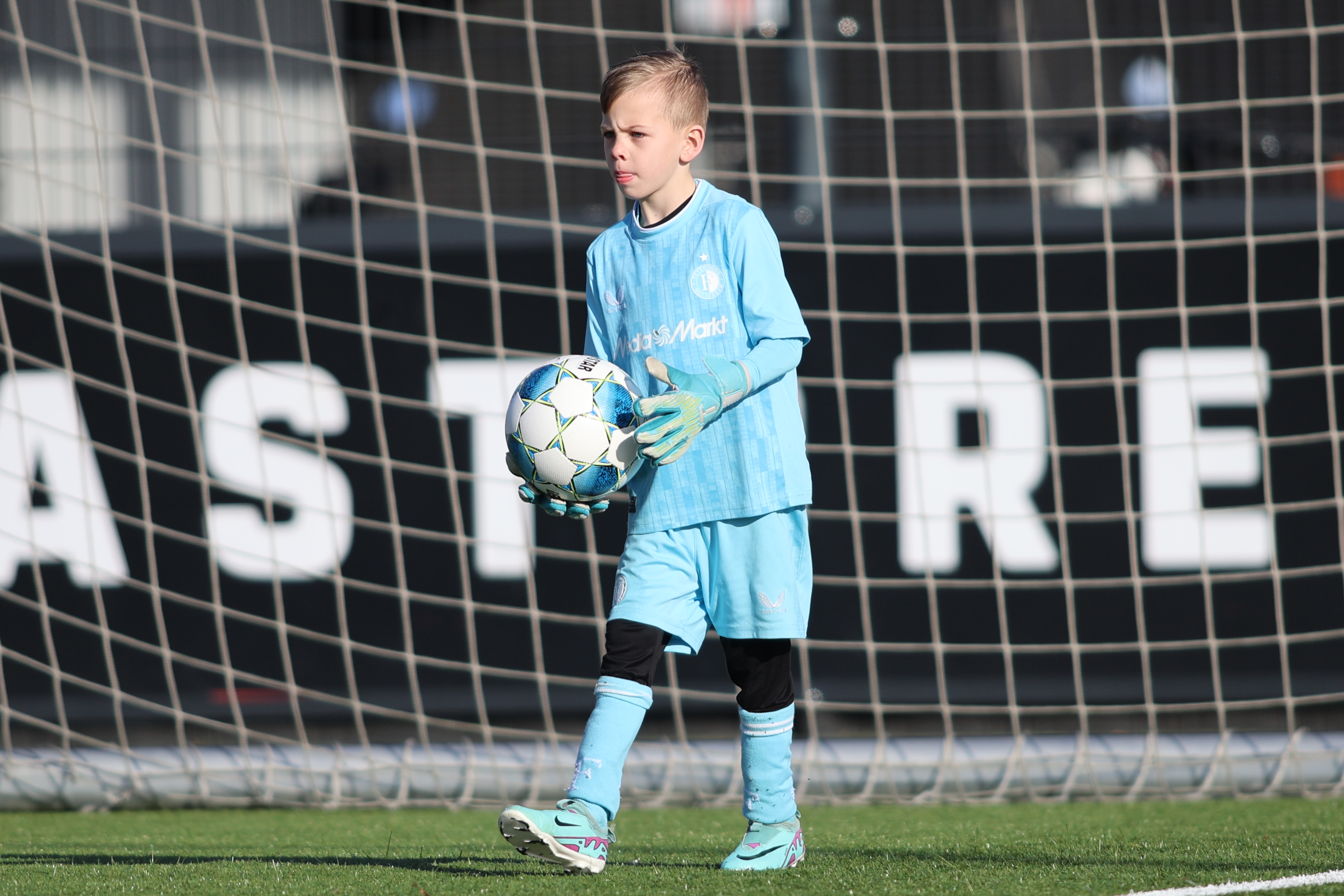 sc-feyenoord-o9-vv-ijsselmonde-jim-breeman-sports-photography-8