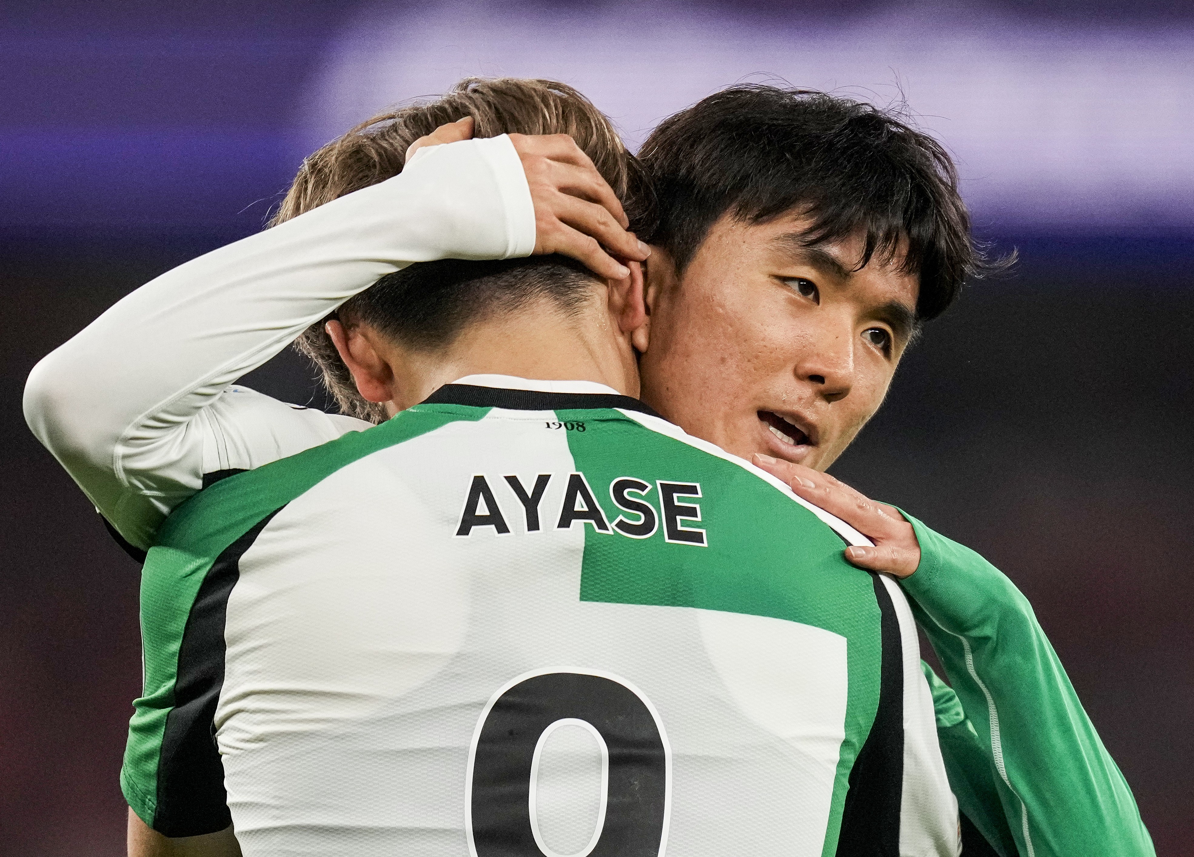 Van Persie geeft update over fitheid Ueda en Hwang