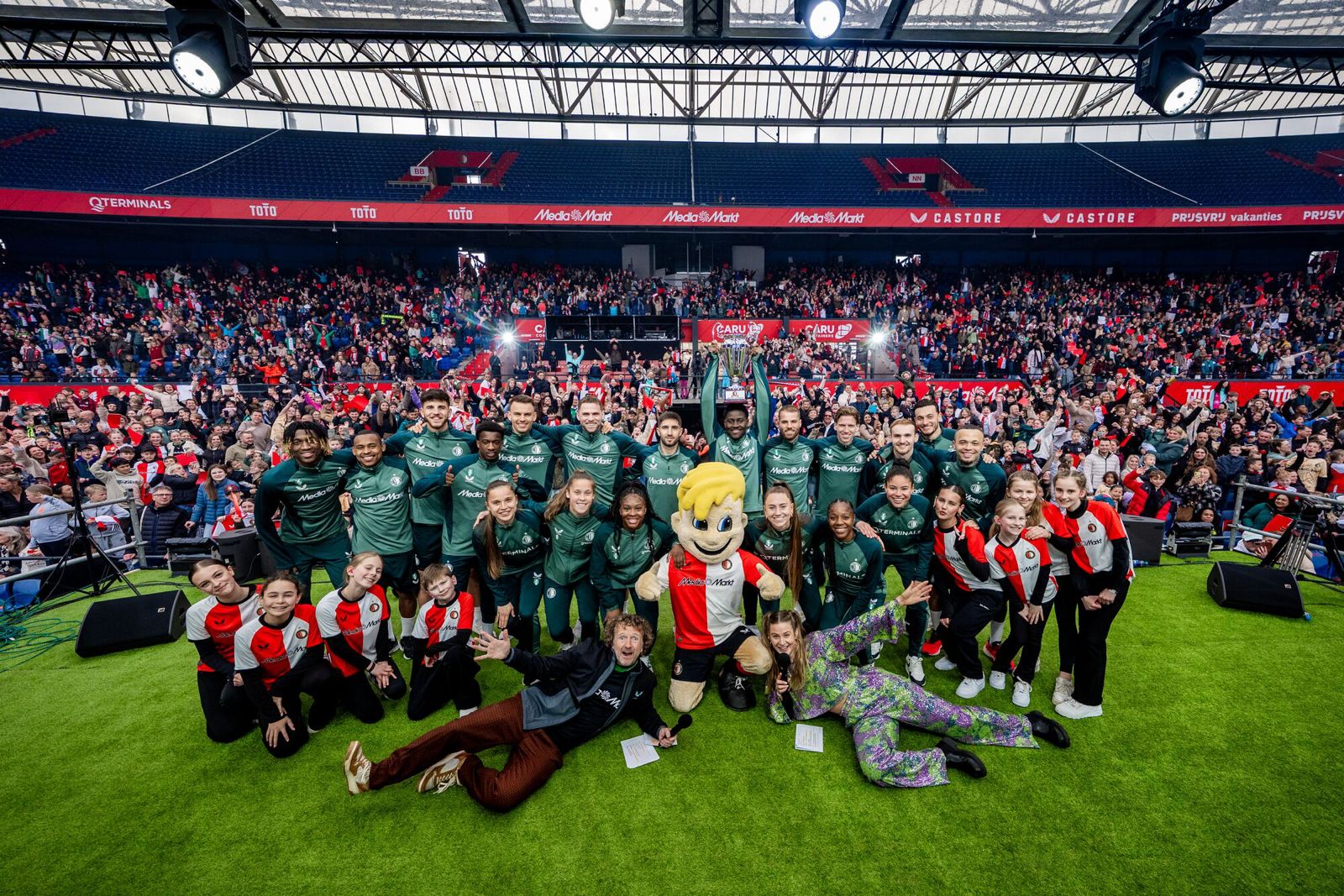 Kameraadjes Voetbalshow: De magie van De Kuip!