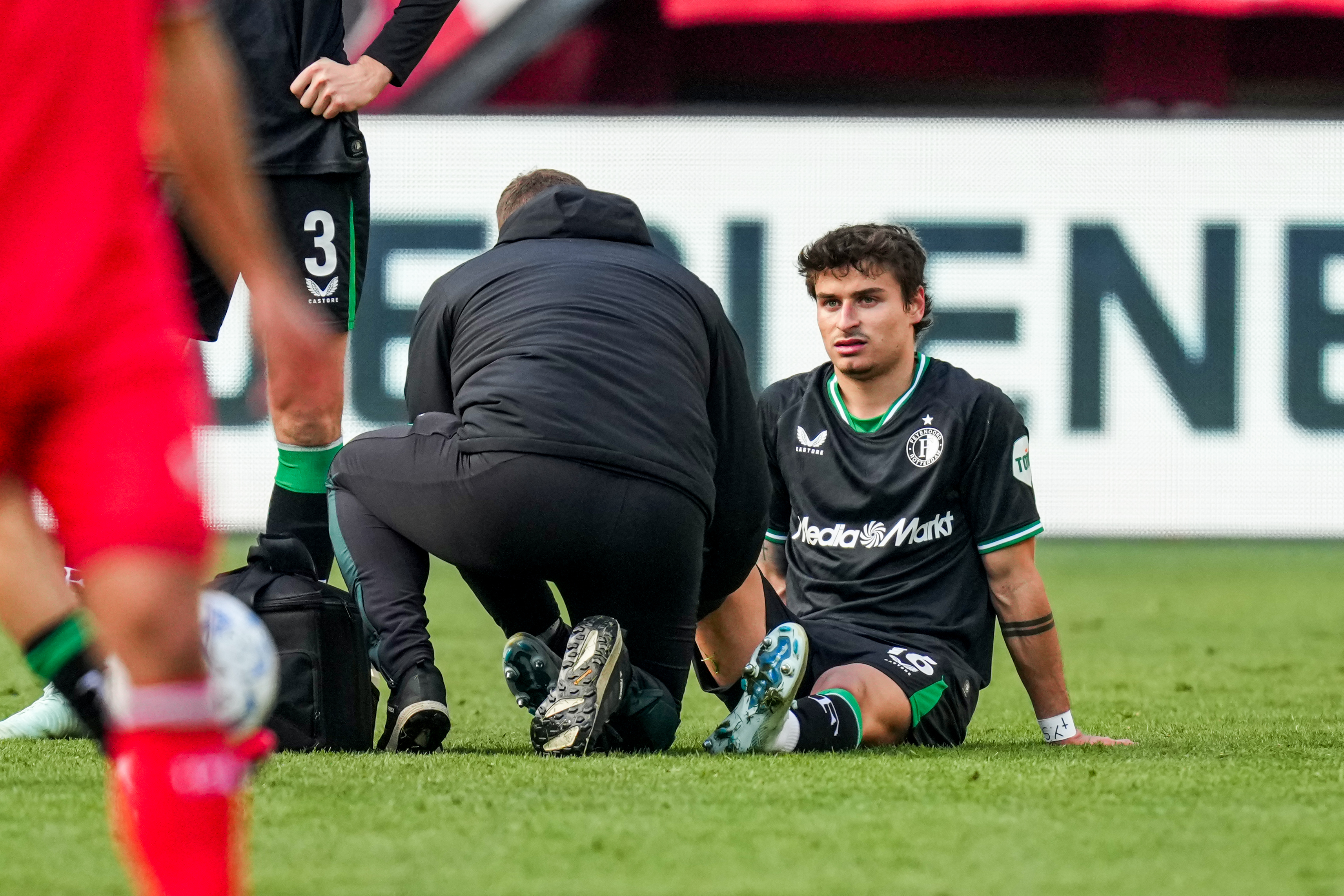 Hugo Bueno werkt individueel aan herstel tijdens openbare training
