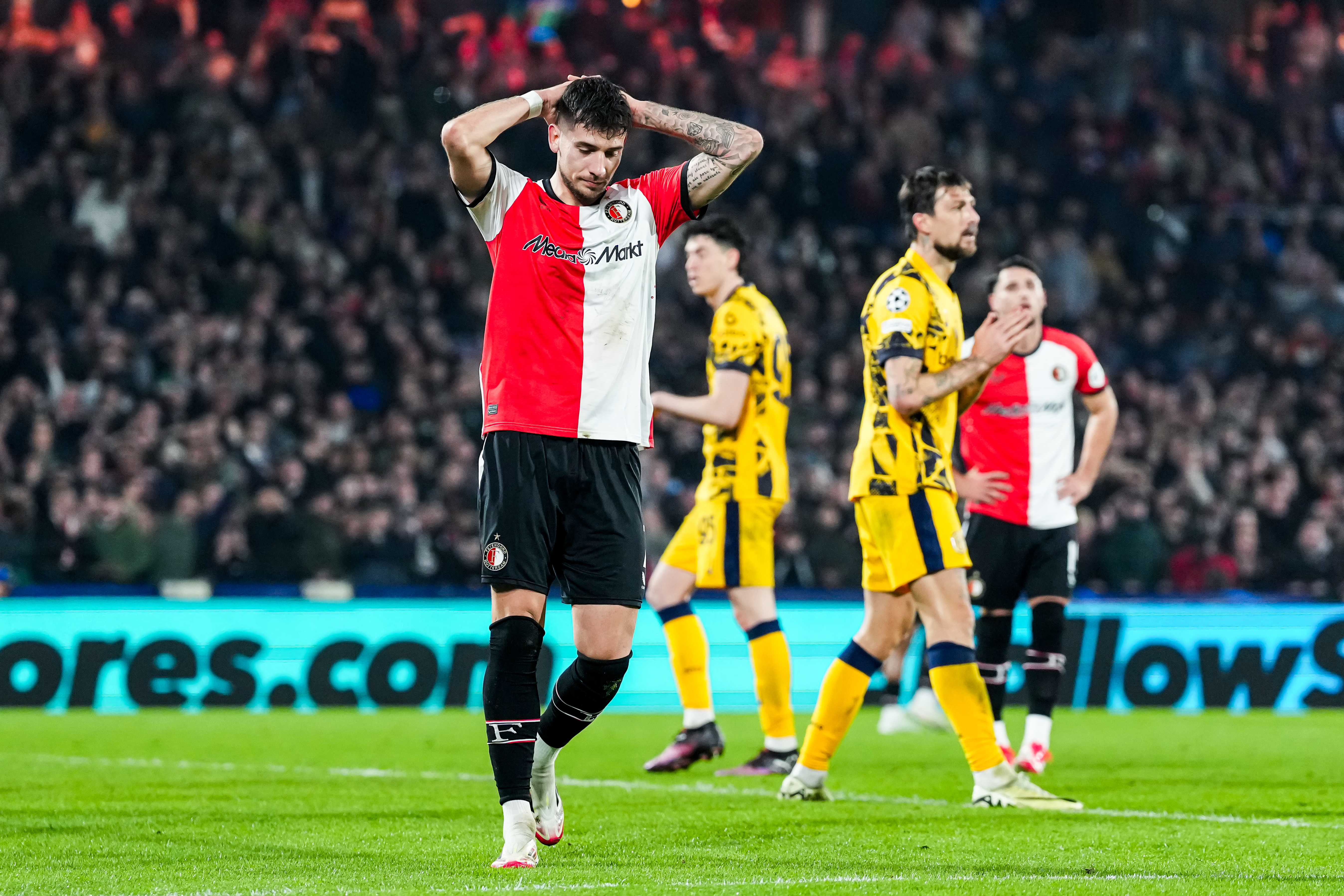Gehavend Feyenoord verliest thuisduel van efficiënt Inter