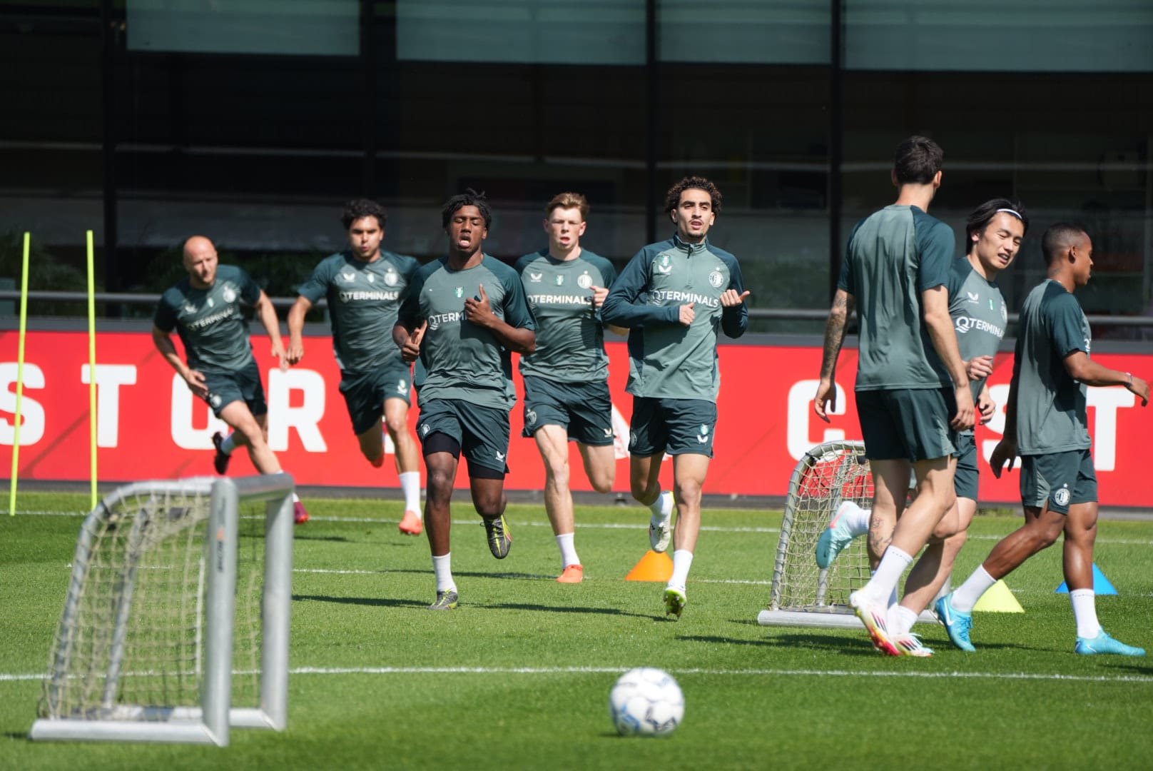 Stengs en Targhalline trainen weer volledig mee bij Feyenoord