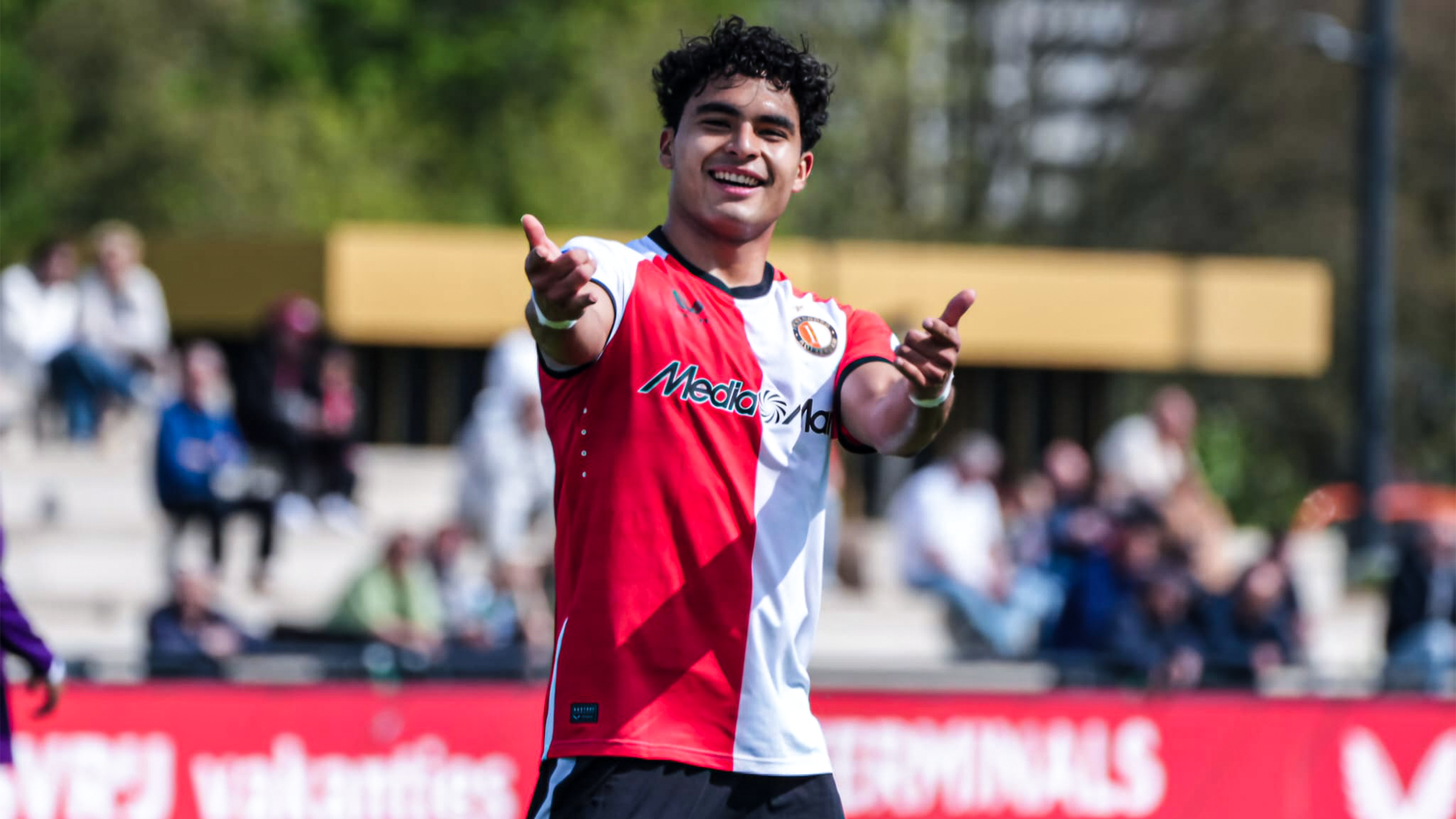 Carrillo: "Dankzij Van Persie ben ik veel beter geworden"