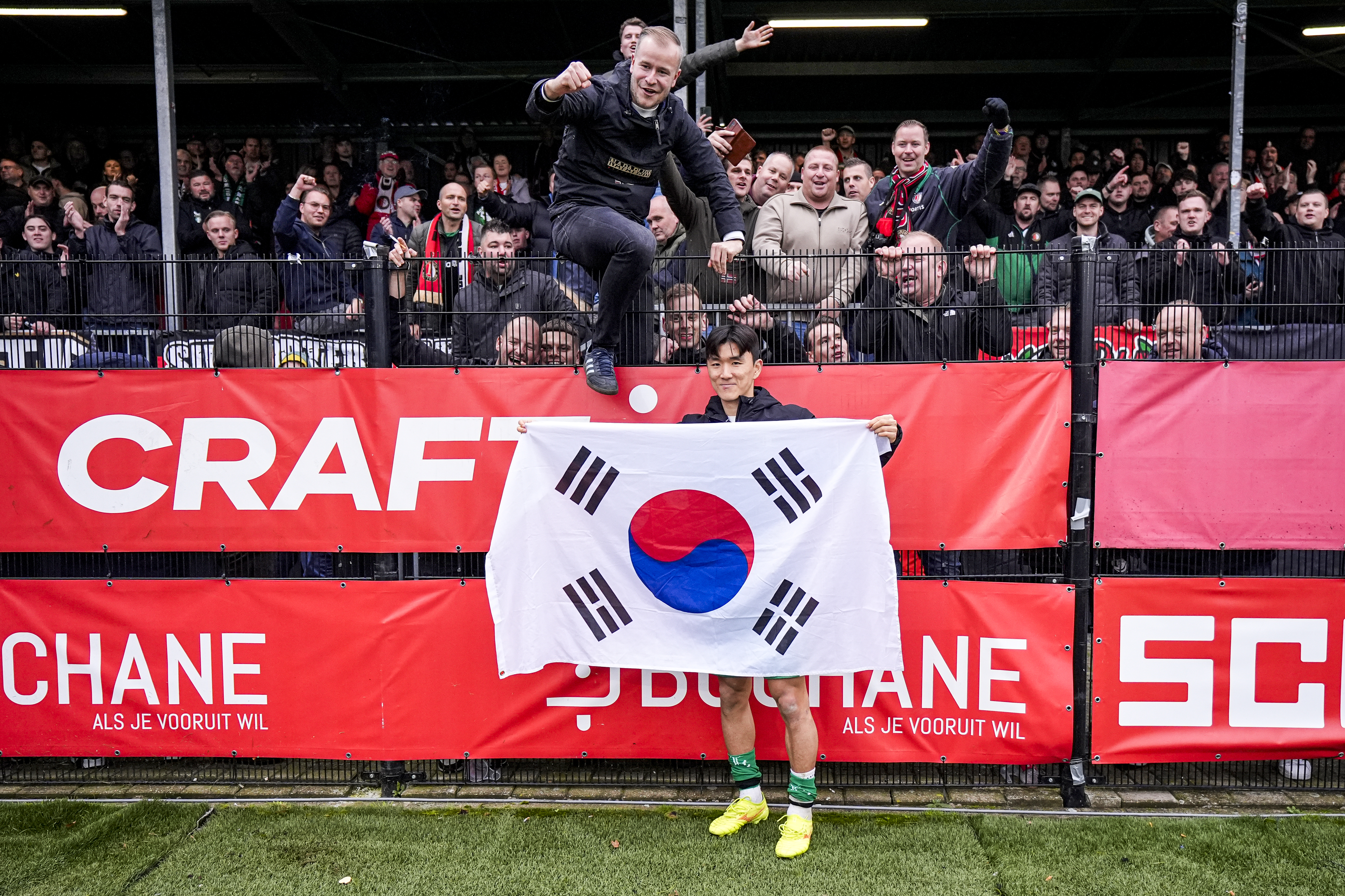 Spelerslied Hwang gaat viraal in Zuid-Korea: "Ik weet niet of ze mij of het liedje het leukst vinden"