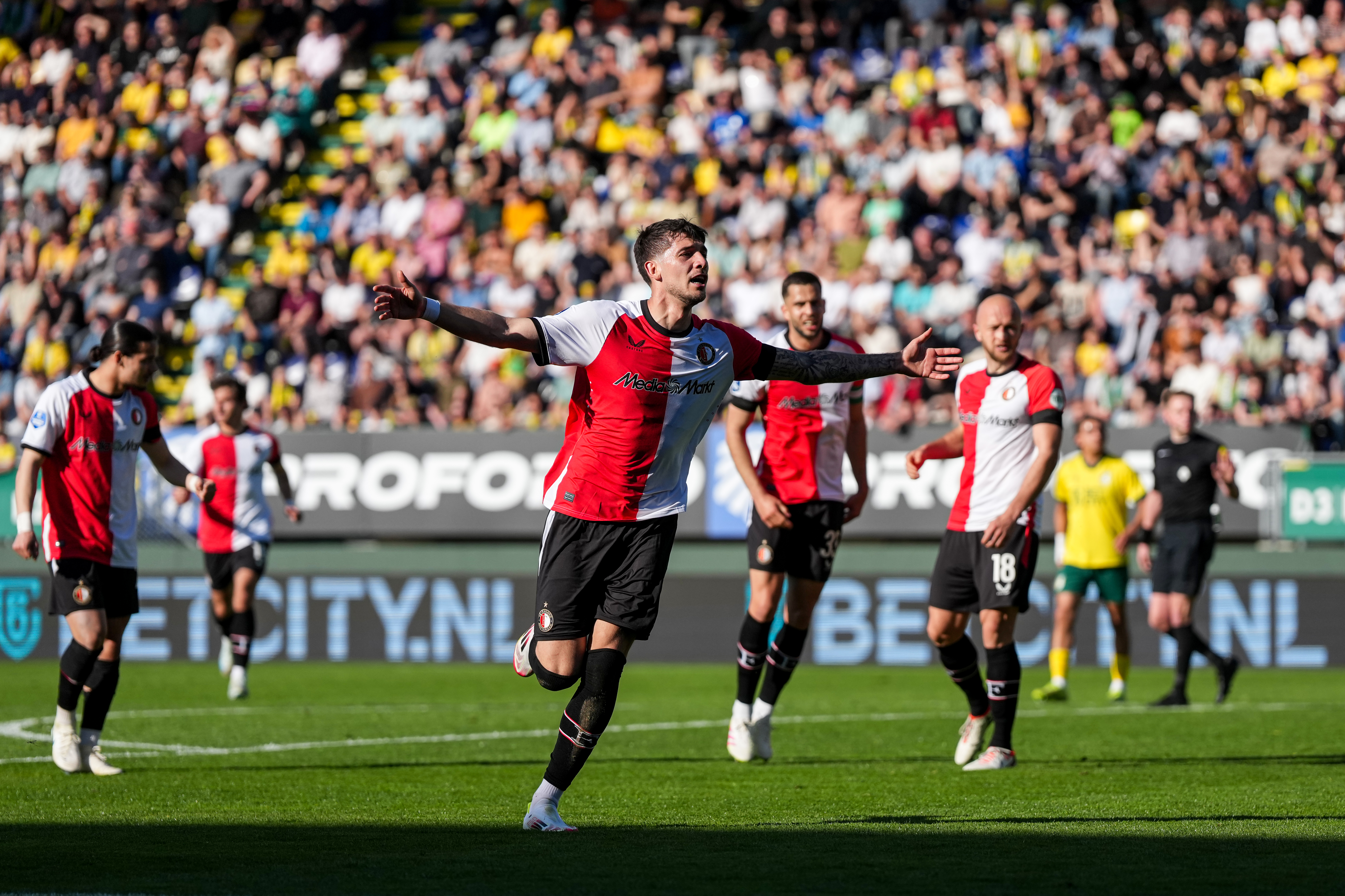 Liveblog • Feyenoord herpakt zich in de tweede helft • 0-2 [FT]