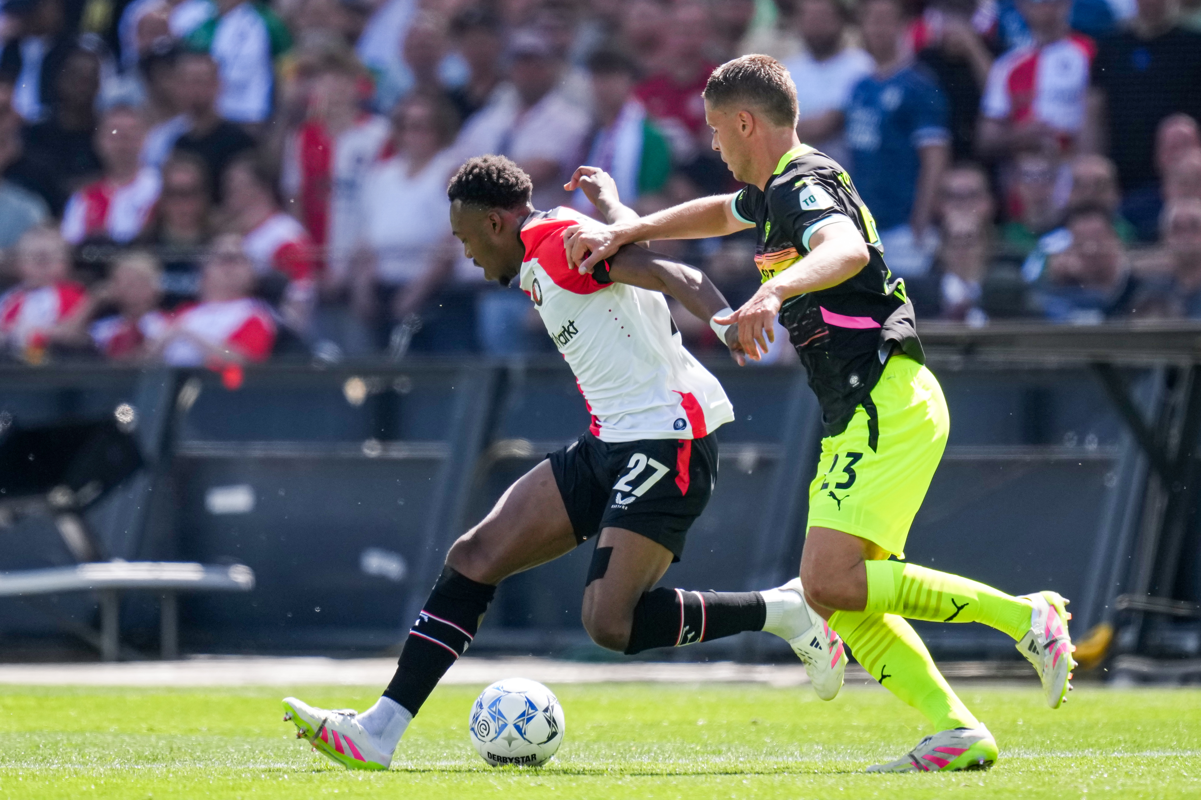Liveblog • Feyenoord verspeelt voorsprong tegen PSV • 2-3 [FT]