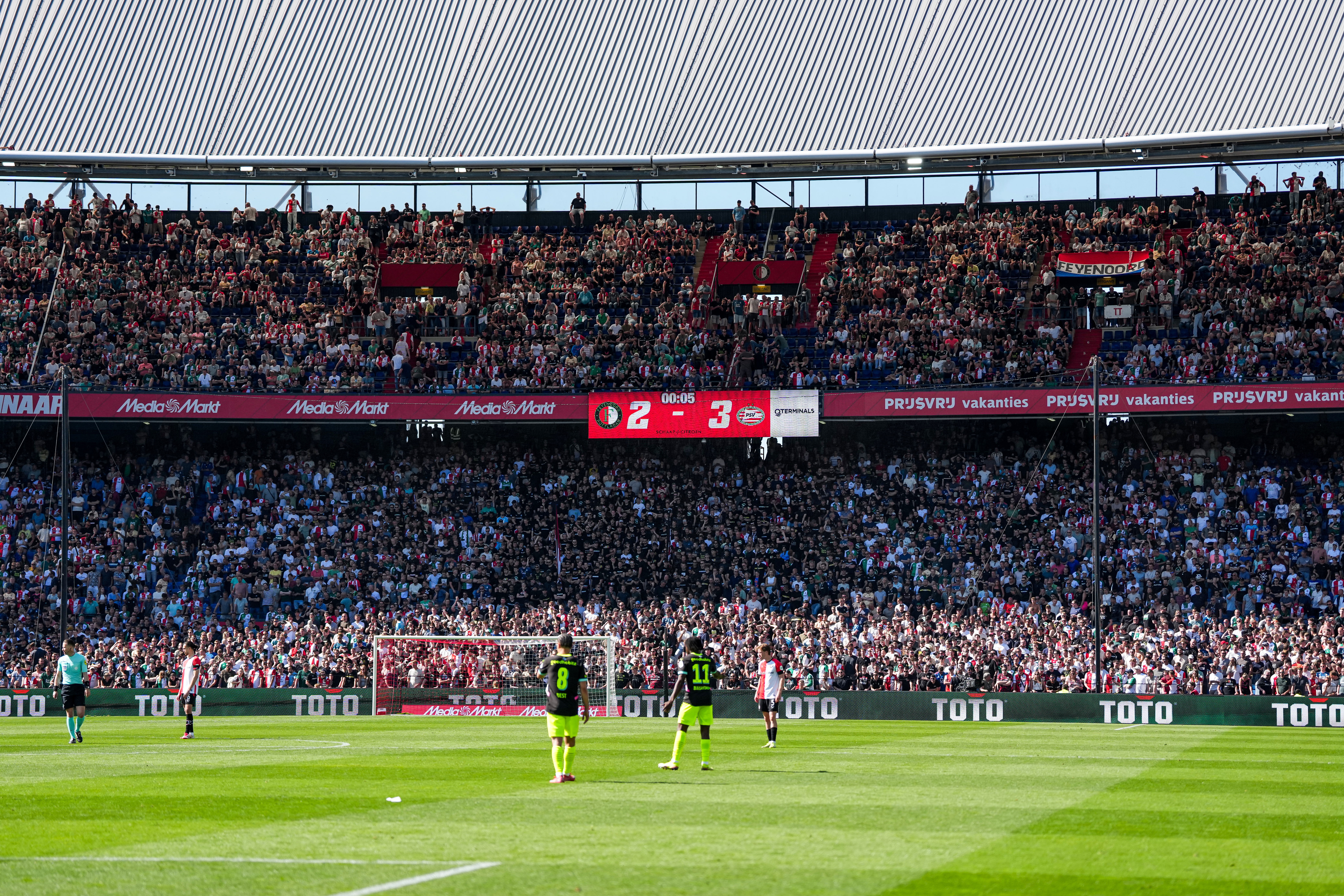 Lang haalt uit: "Dan moet je ook tegen een stootje kunnen als je in eigen huis met 2-3 eraf gaat door twee keer Noa Lang"