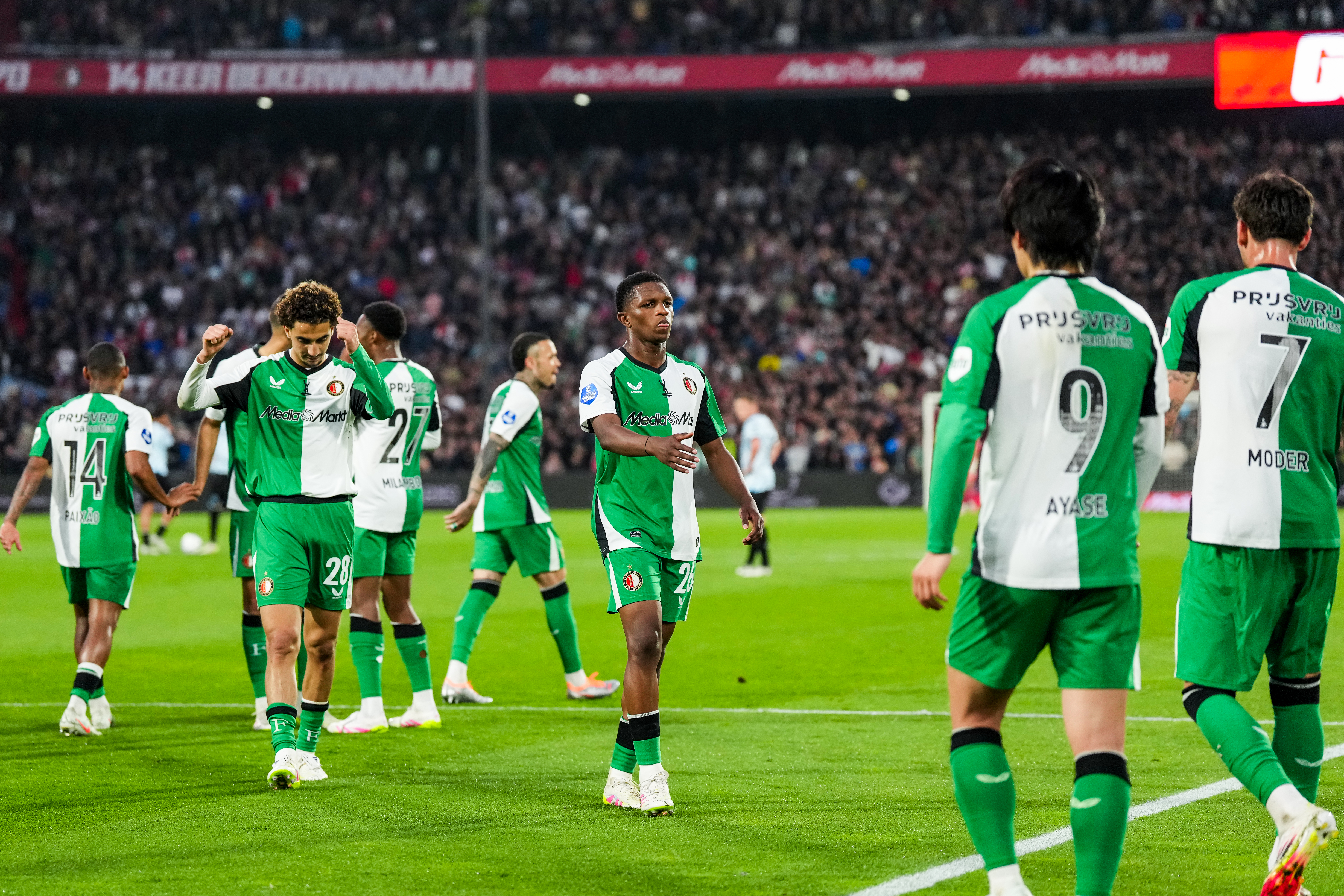 Uitslagen speelronde 33 • Feyenoord officieel derde; PSV nieuwe koploper