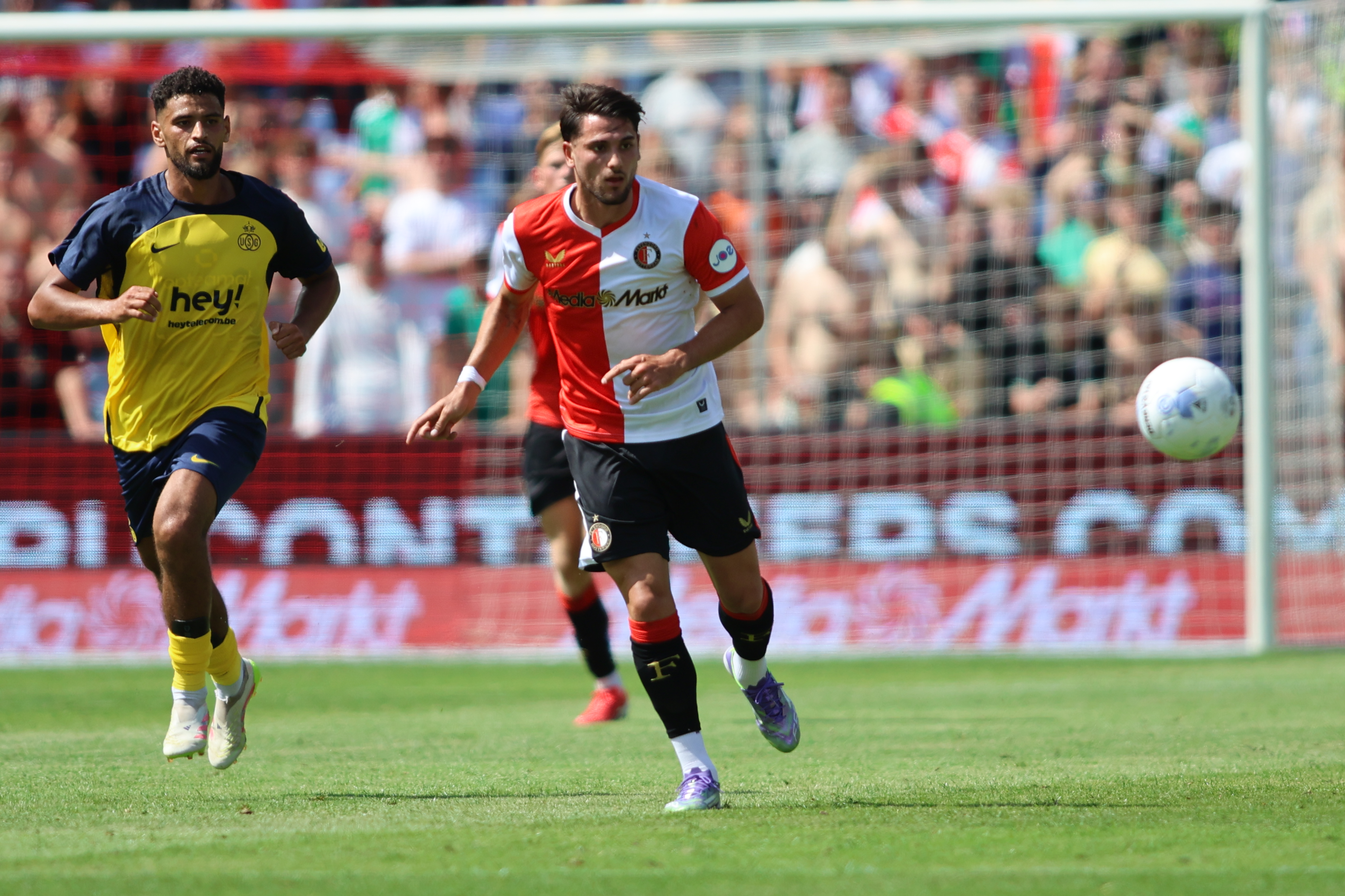 Carranza heeft doel voor nieuw seizoen: "Meer minuten en meer goals, dan is iedereen blij"