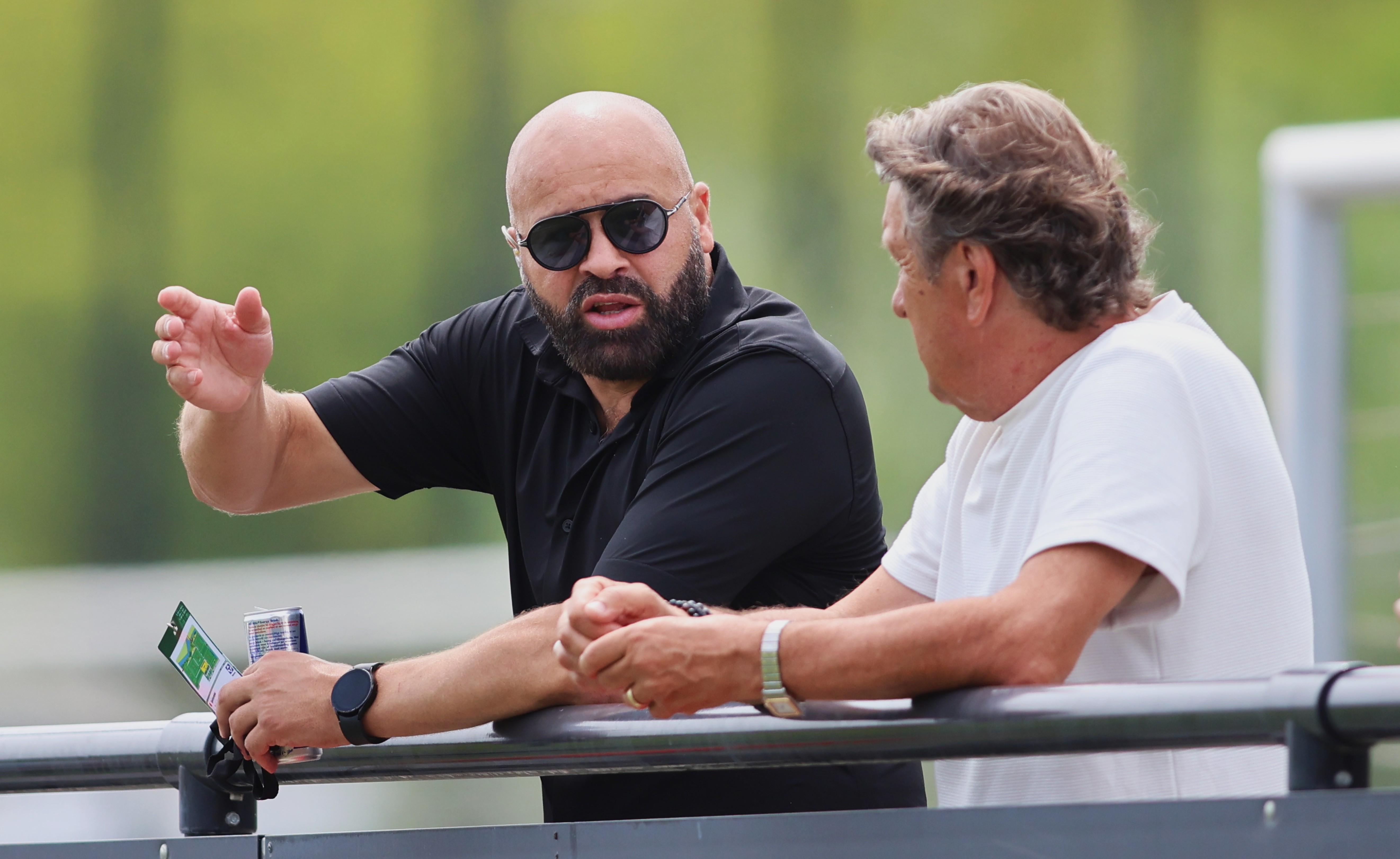 Boussaboun verbaast zich over Ueda: "Misschien dat hij hem een goal gunt”