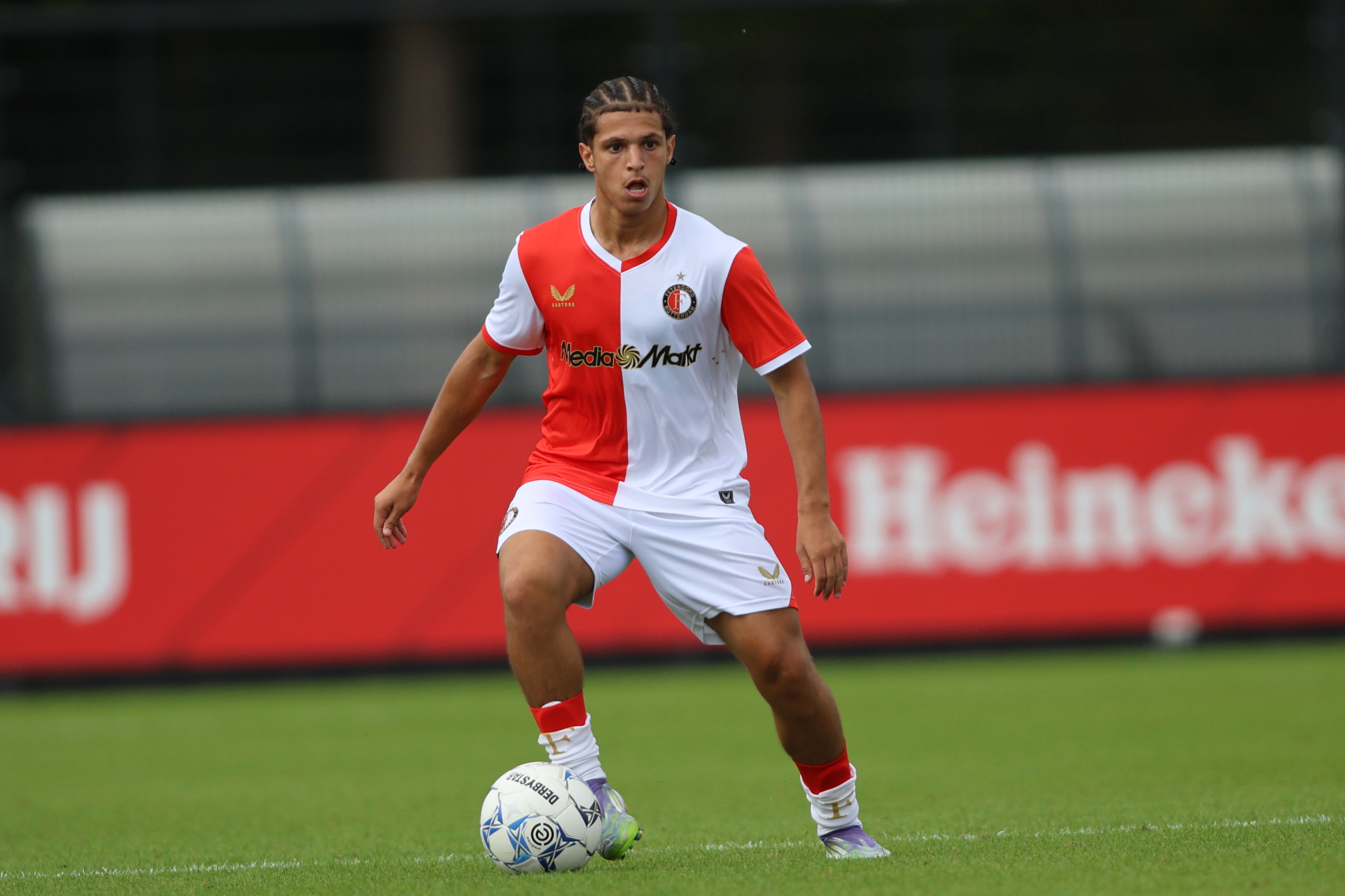 'Feyenoord zet in op contractverlenging Ouarghi, maar eisen vormen obstakel'