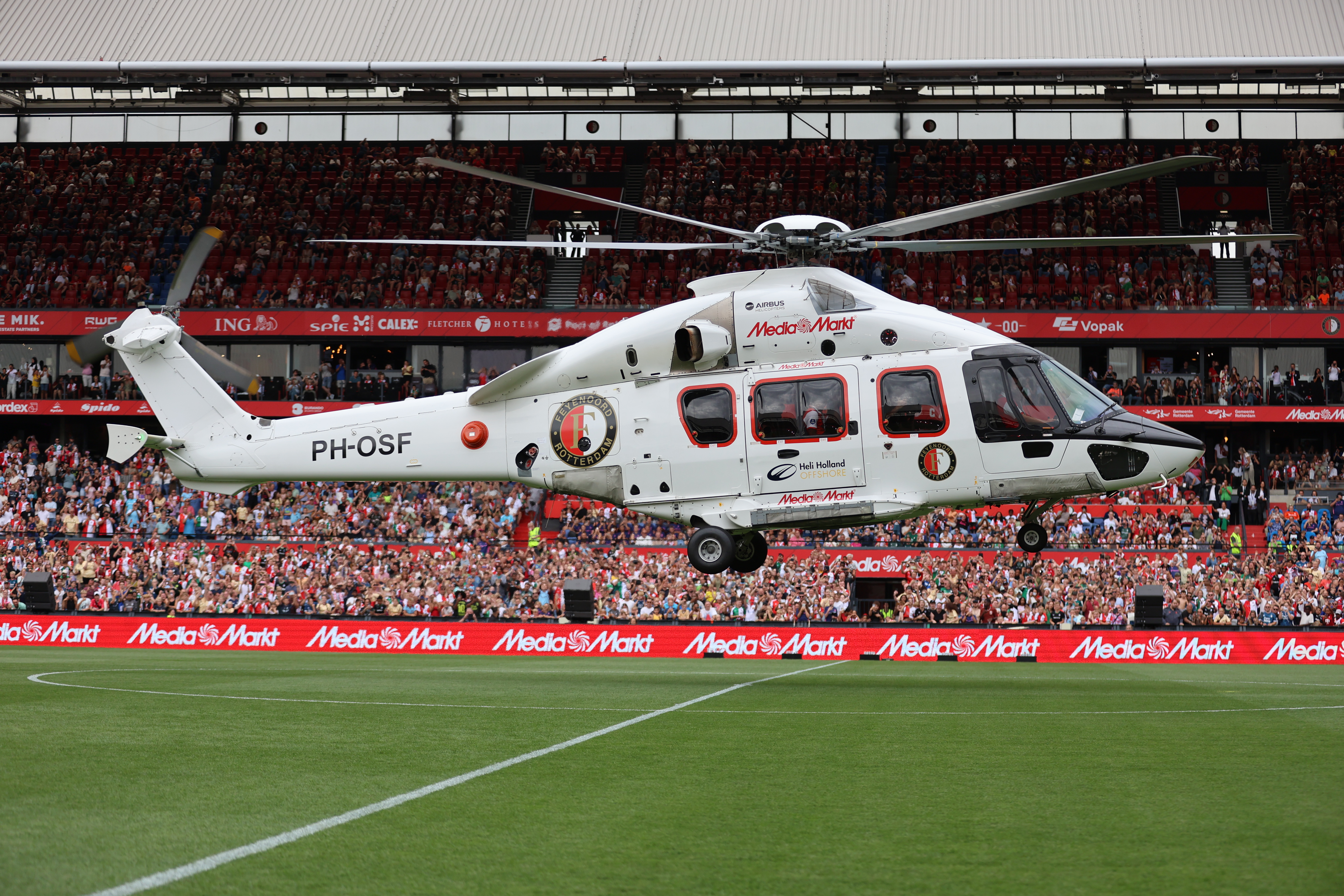 Helicopter Feyenoord Festival 2025 - Jim Breeman Sports Photography