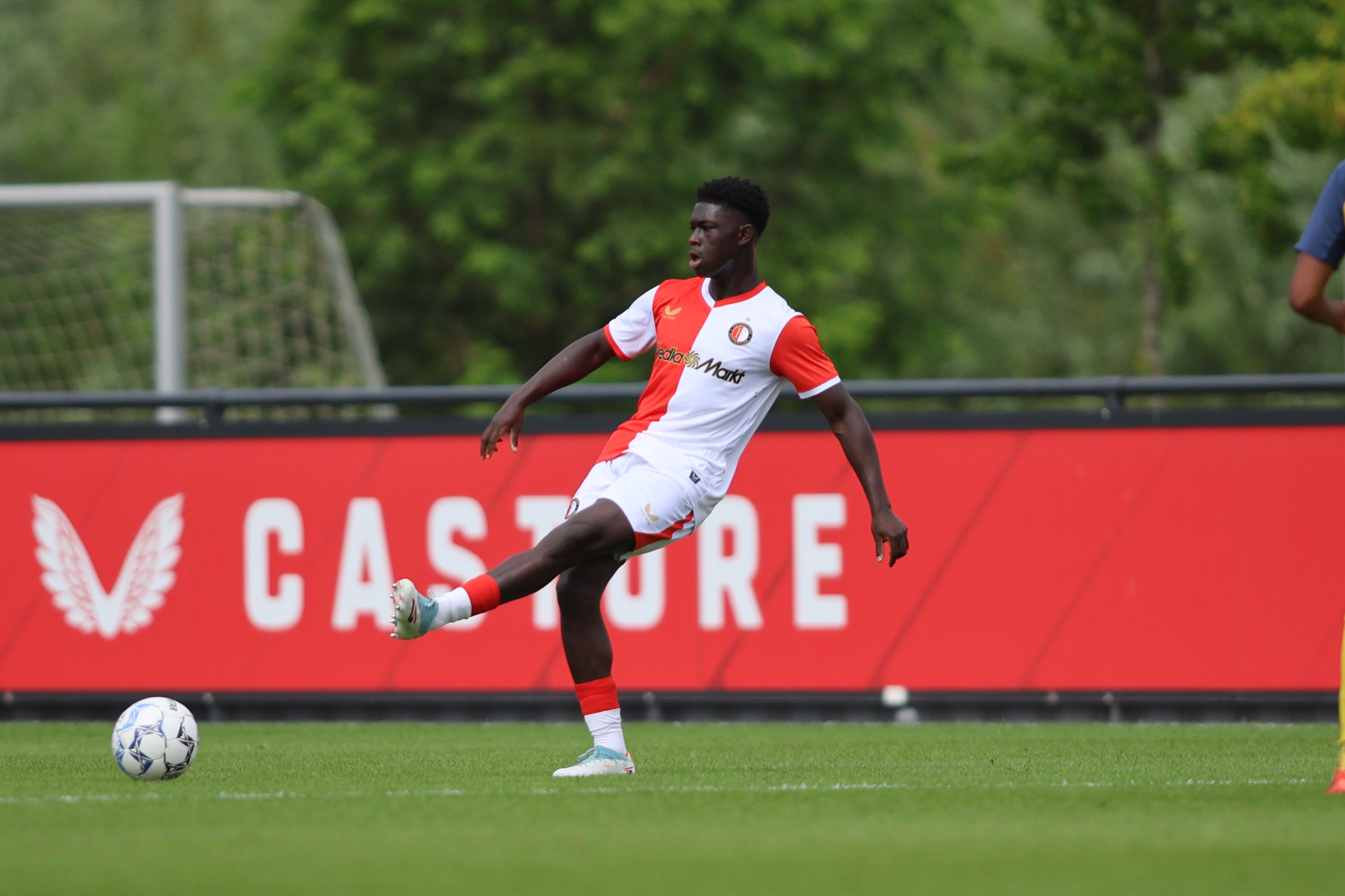 hakeem-agboluaje-vs-union-saint-gilloisse-jim-breeman-sports-photography-5