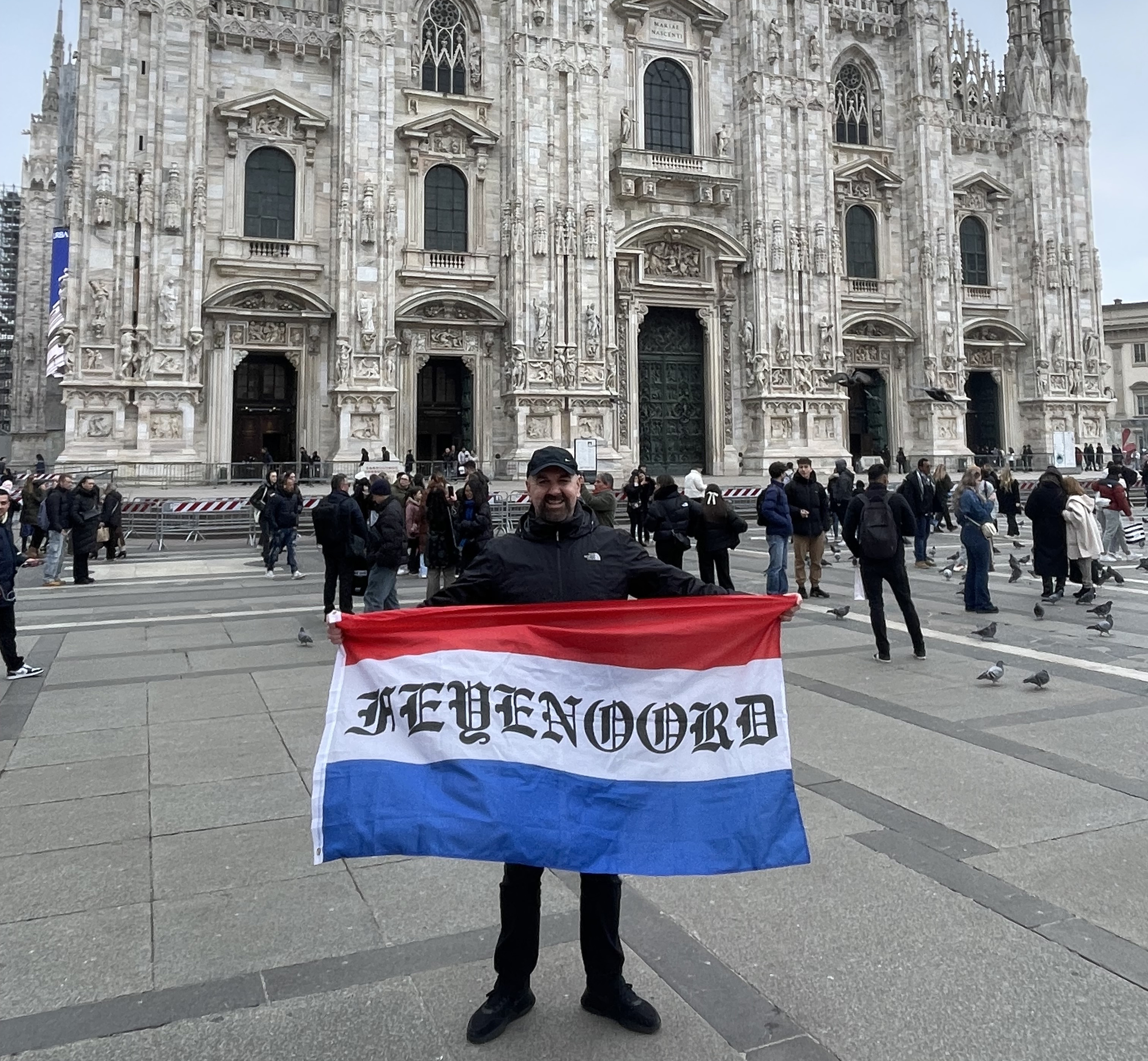 roeland-columnist-foto-voor-de-dom-in-milaan-2