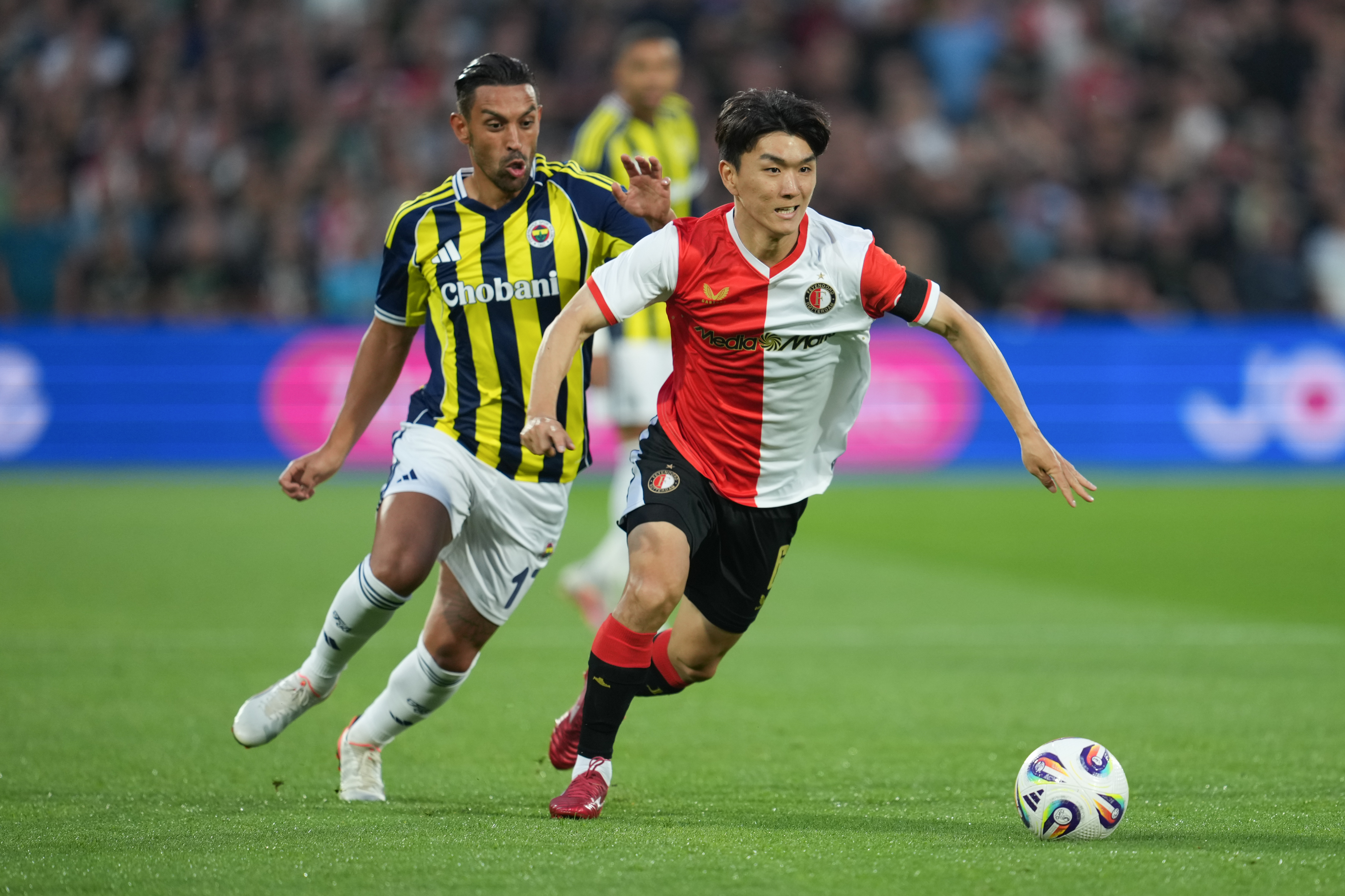 LIVE • Feyenoord - Fenerbahçe • 2-1 [FT]