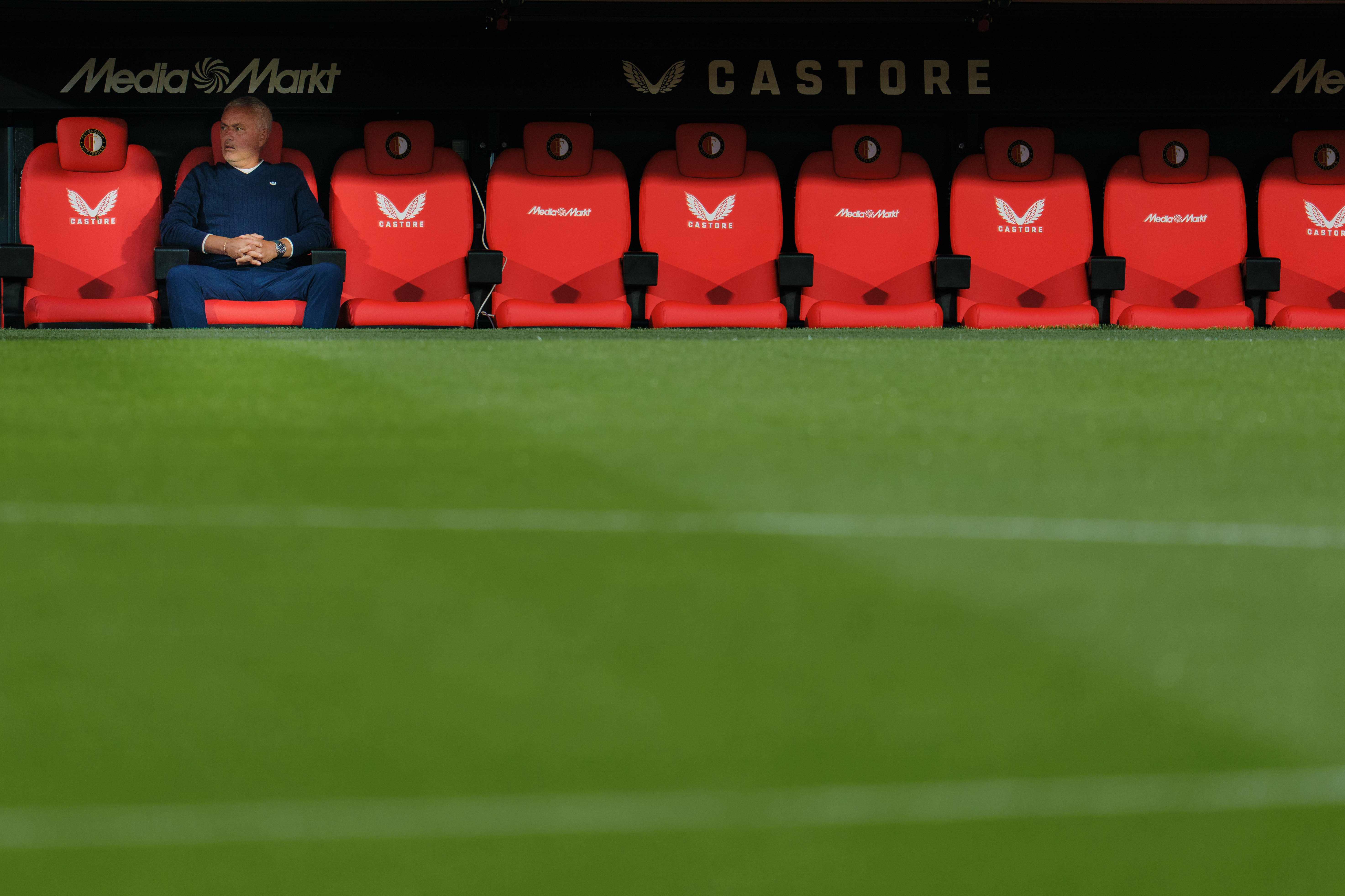 Turkse media snoeihard na Feyenoord - Fenerbahçe: ‘Deze Mourinho maakt geen verschil meer’