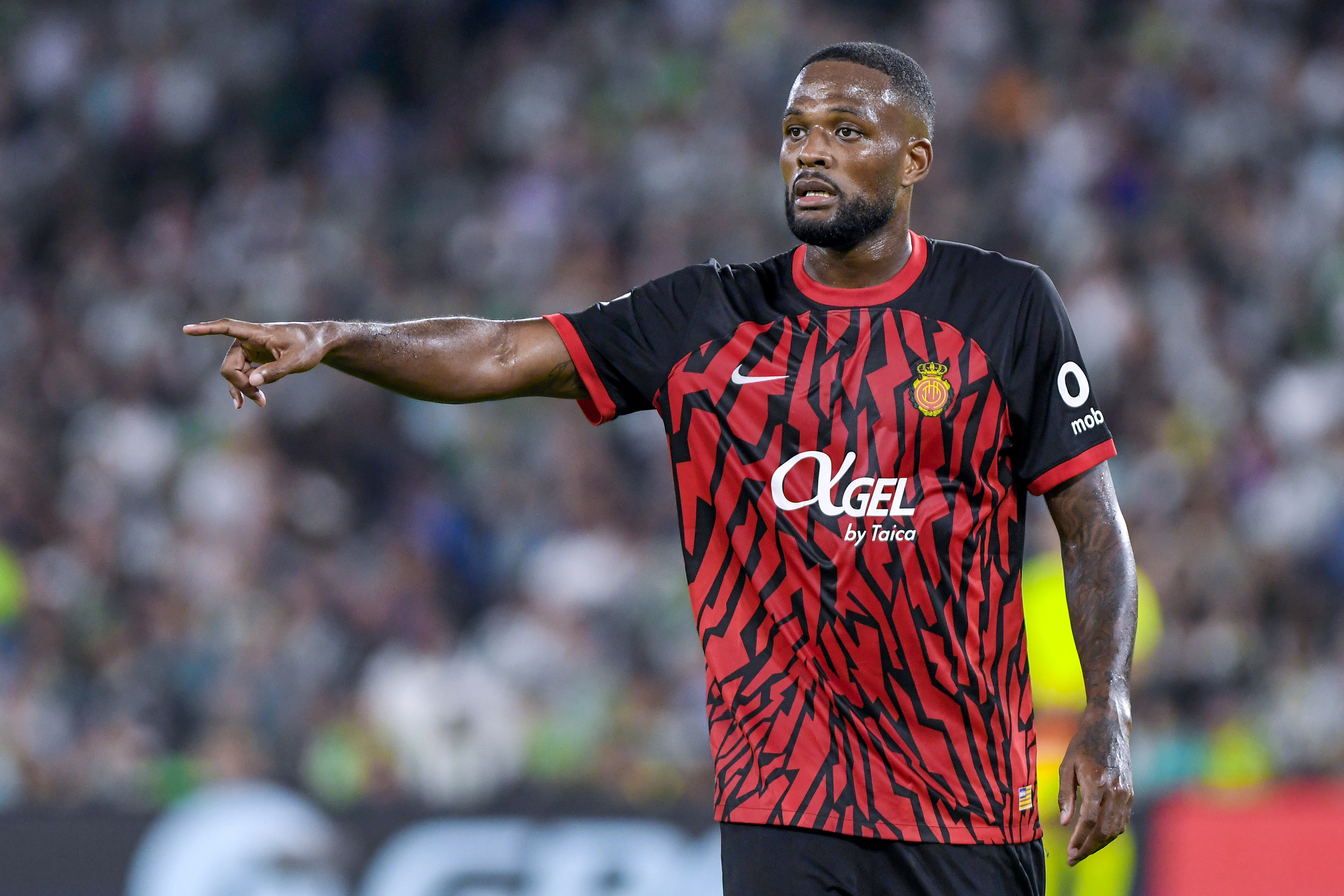 Officieel • Cyle Larin verruilt Mallorca voor Feyenoord