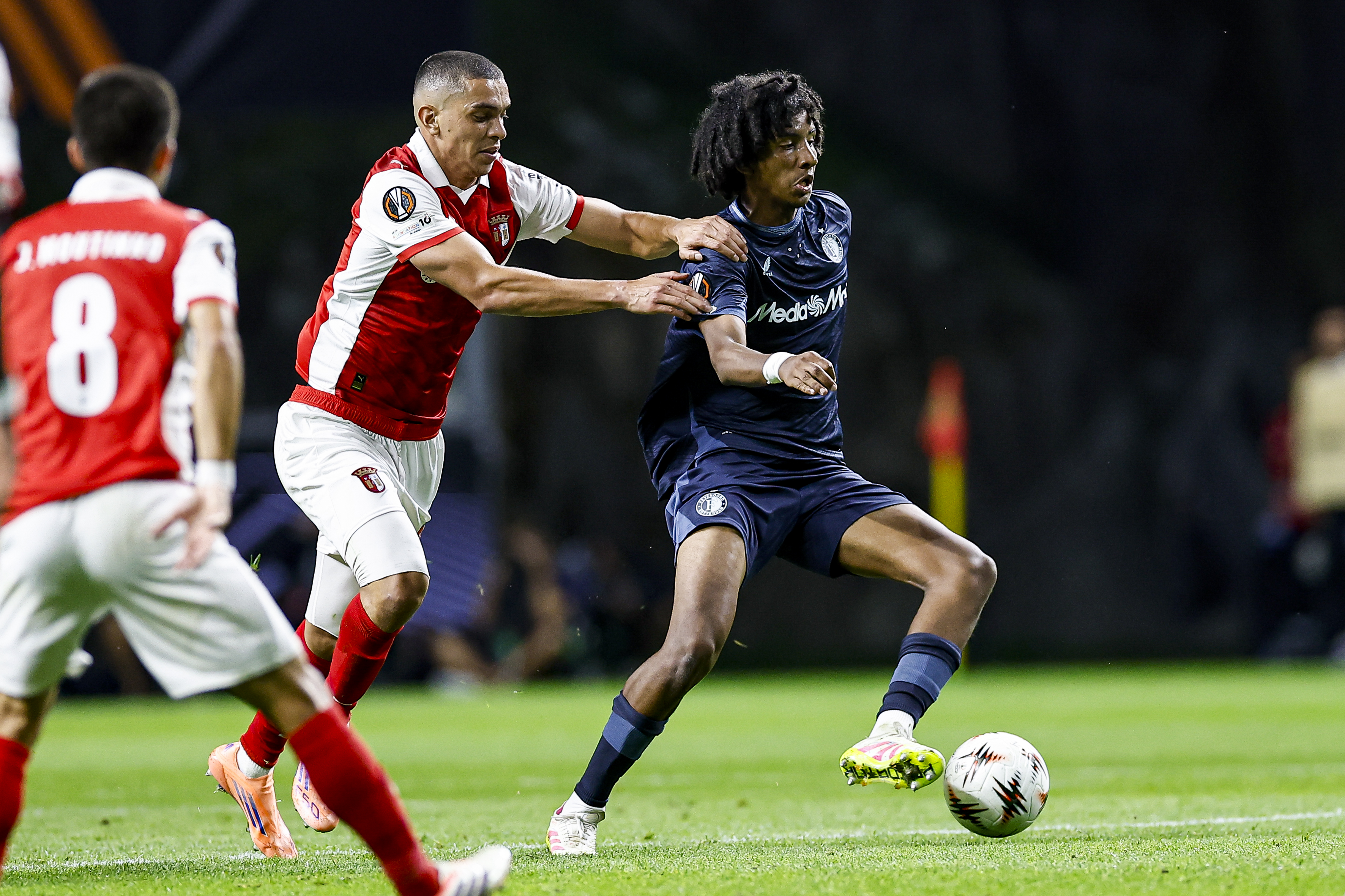 Cijfers • Debutant Jeng lichtpuntje tussen zware onvoldoendes