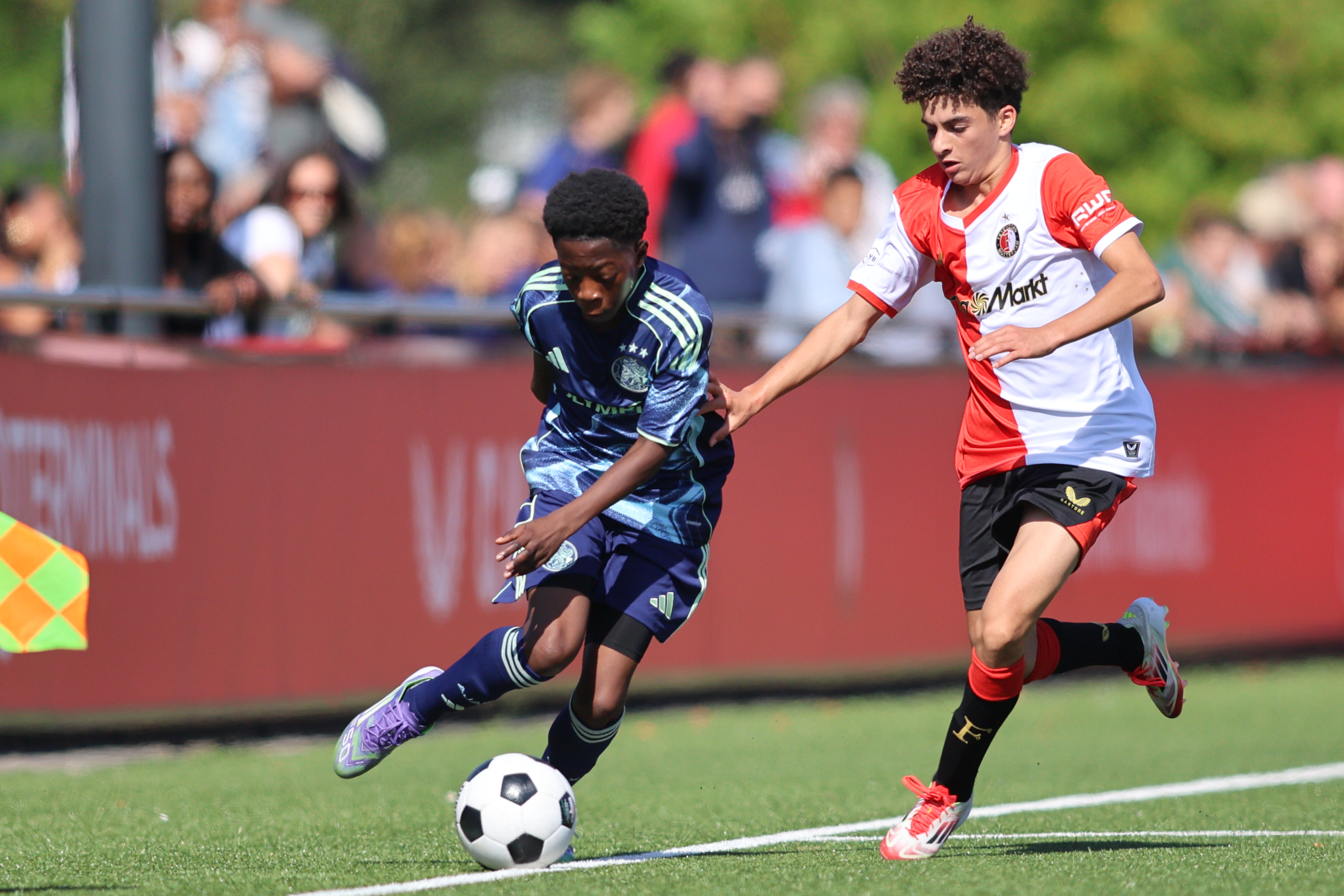 feyenoord-o15-ajax-o15-3-2-56