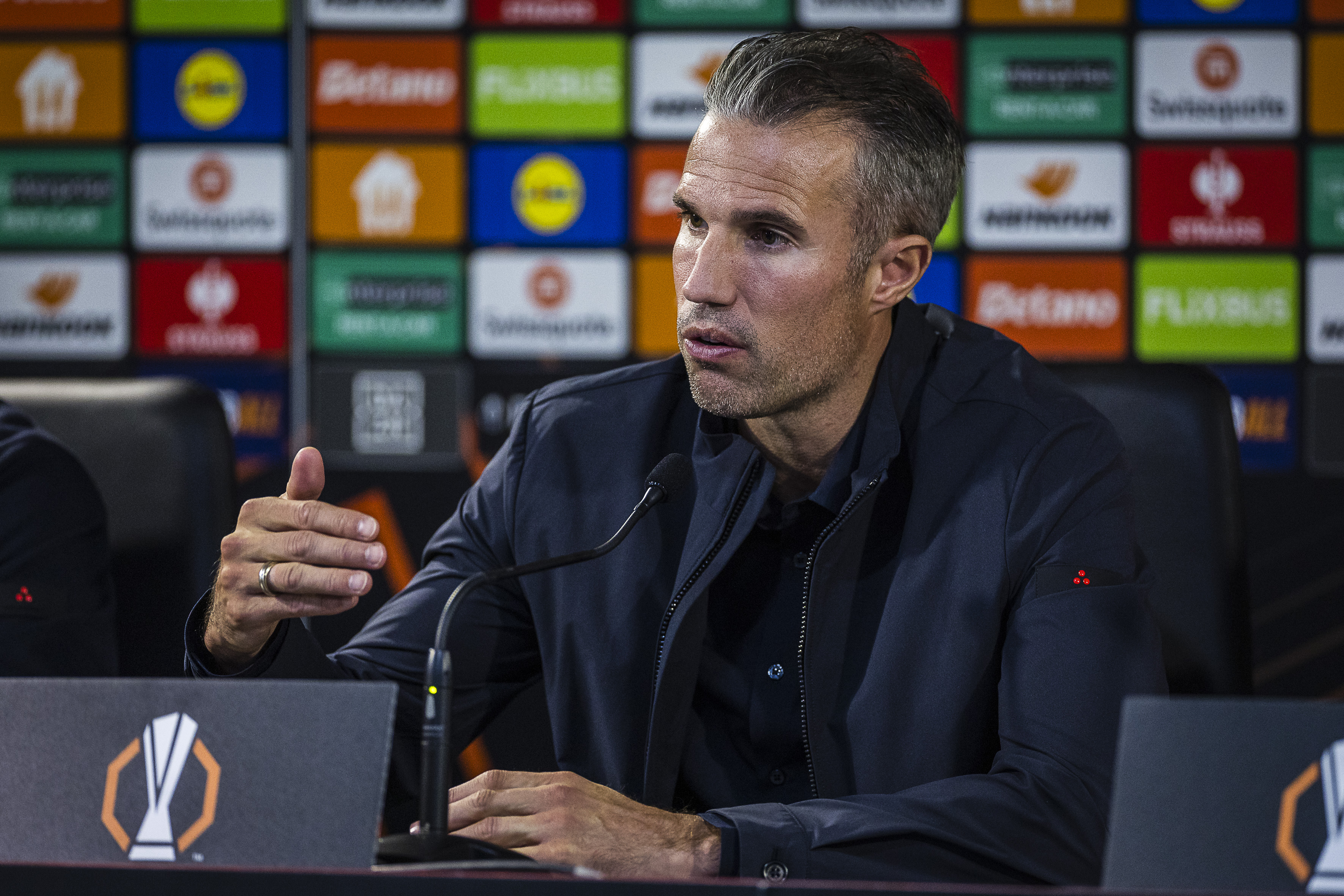 Live • Persconferentie Robin van Persie in aanloop naar Aston Villa-thuis