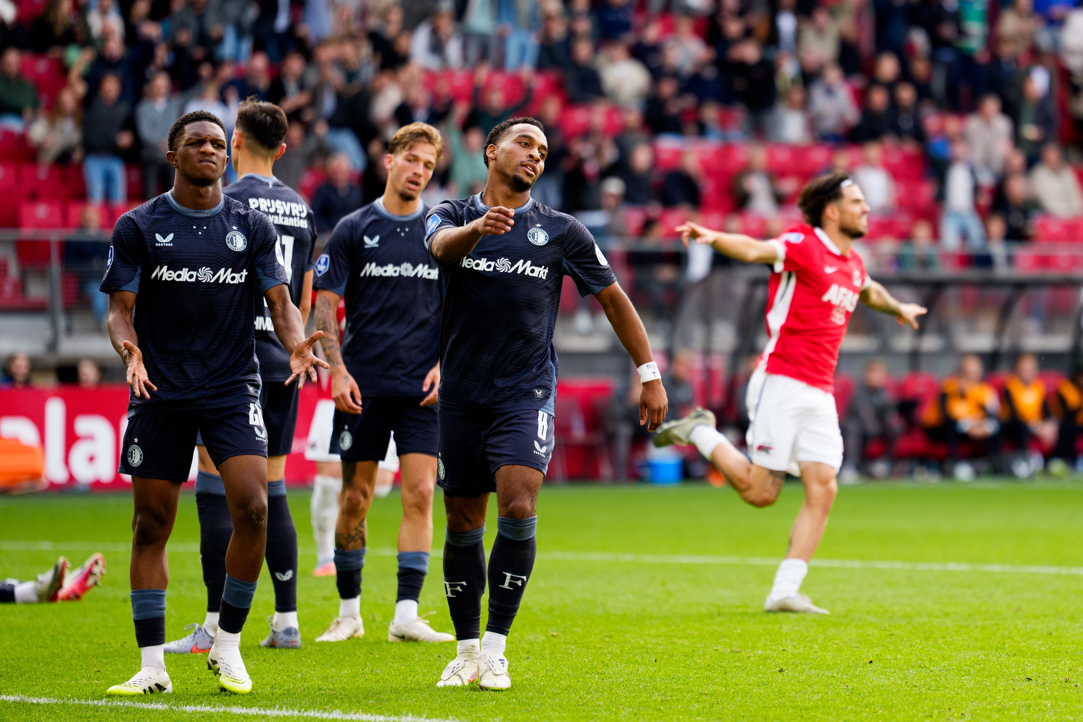 Feyenoord laat zege in extremis glippen: 3-3 in Alkmaar