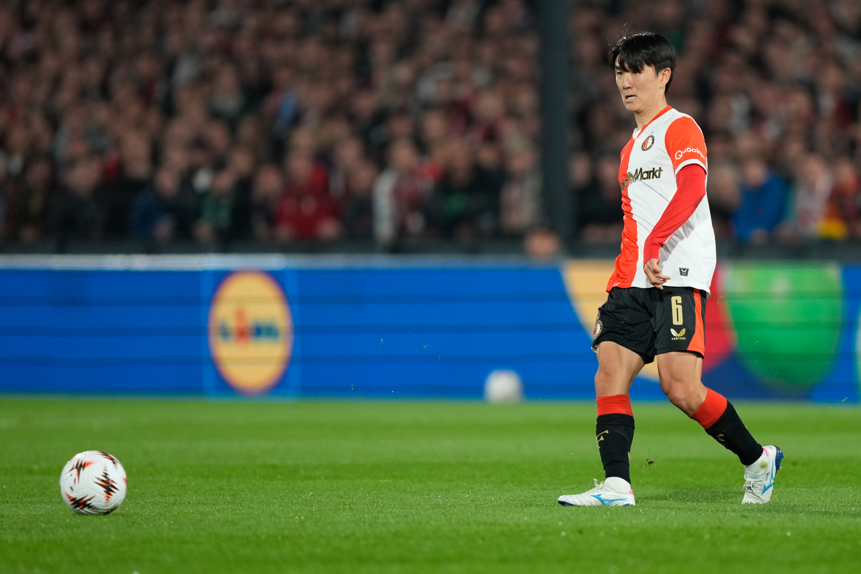Hwang terug bij Feyenoord: "Premier League kan wachten"