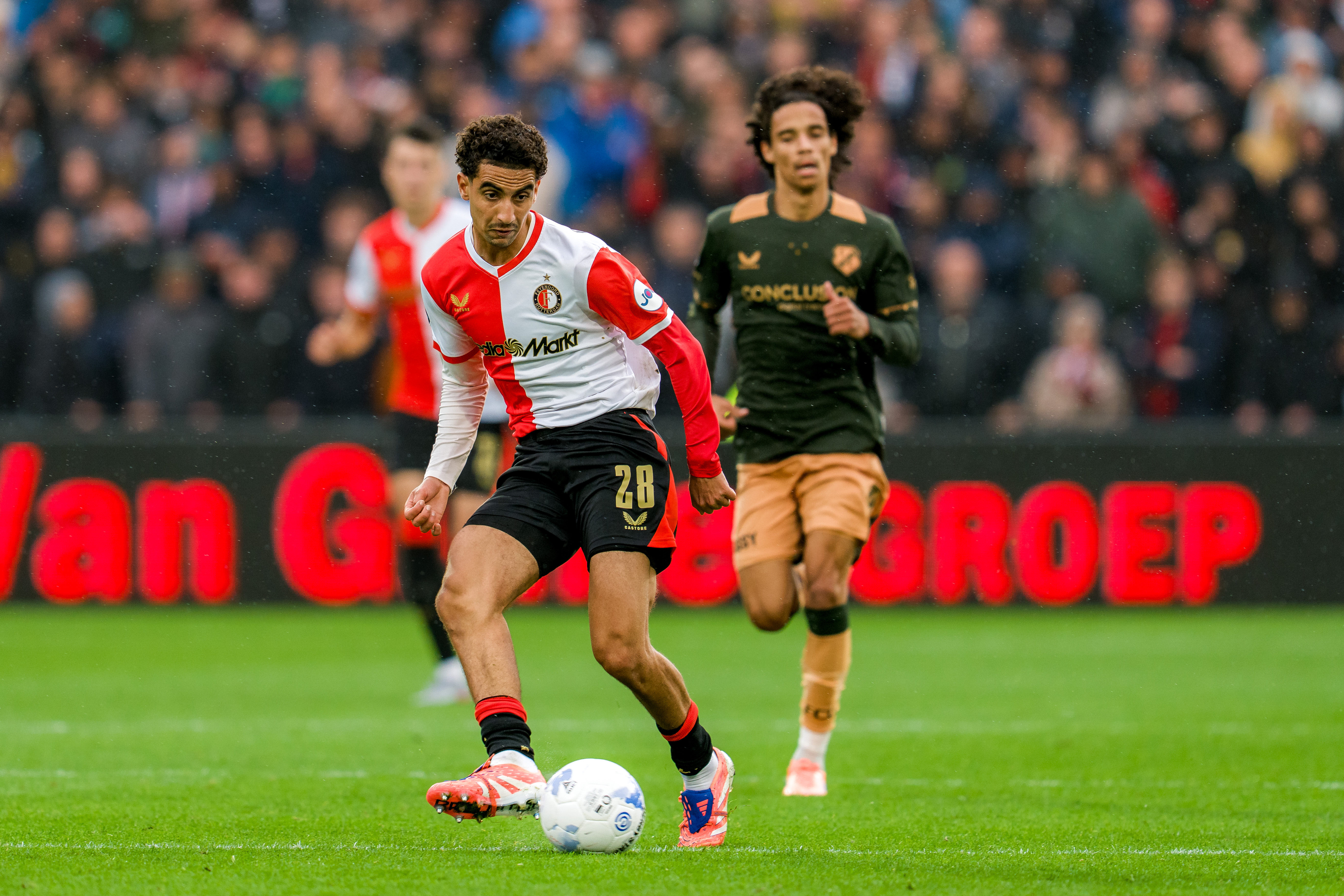 Van half miljoen tot publiekslieveling: hoe Oussama Targhalline Feyenoord en Marokko verovert