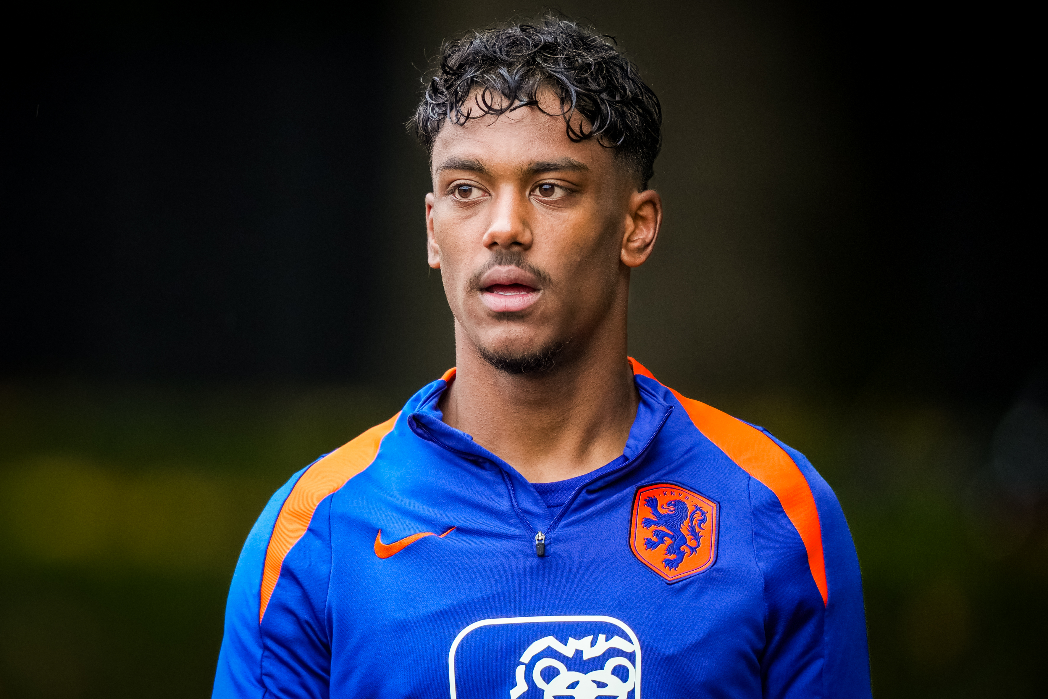 Jaden Slory maakt basisdebuut voor Jong Oranje; Read krijgt rust van Reiziger