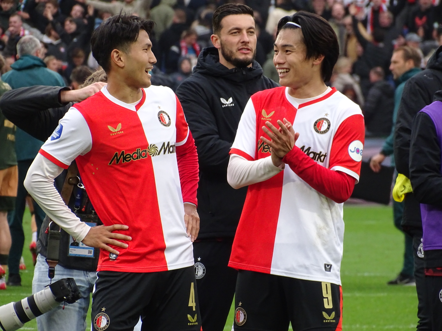 Hwang en Watanabe aan de aftrap tijdens vriendschappelijke duels; Ueda op de bank