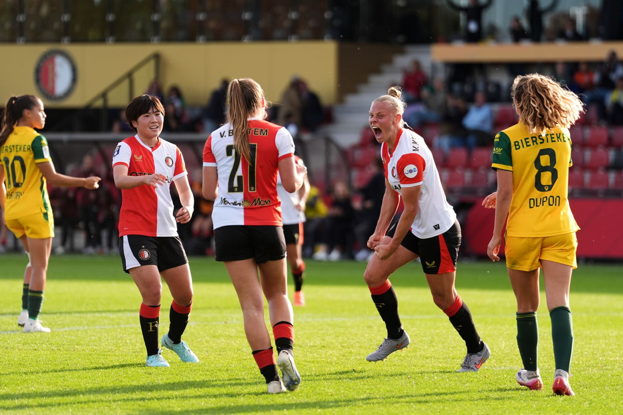 Feyenoord V1 door twee kopgoals te sterk voor ADO Den Haag