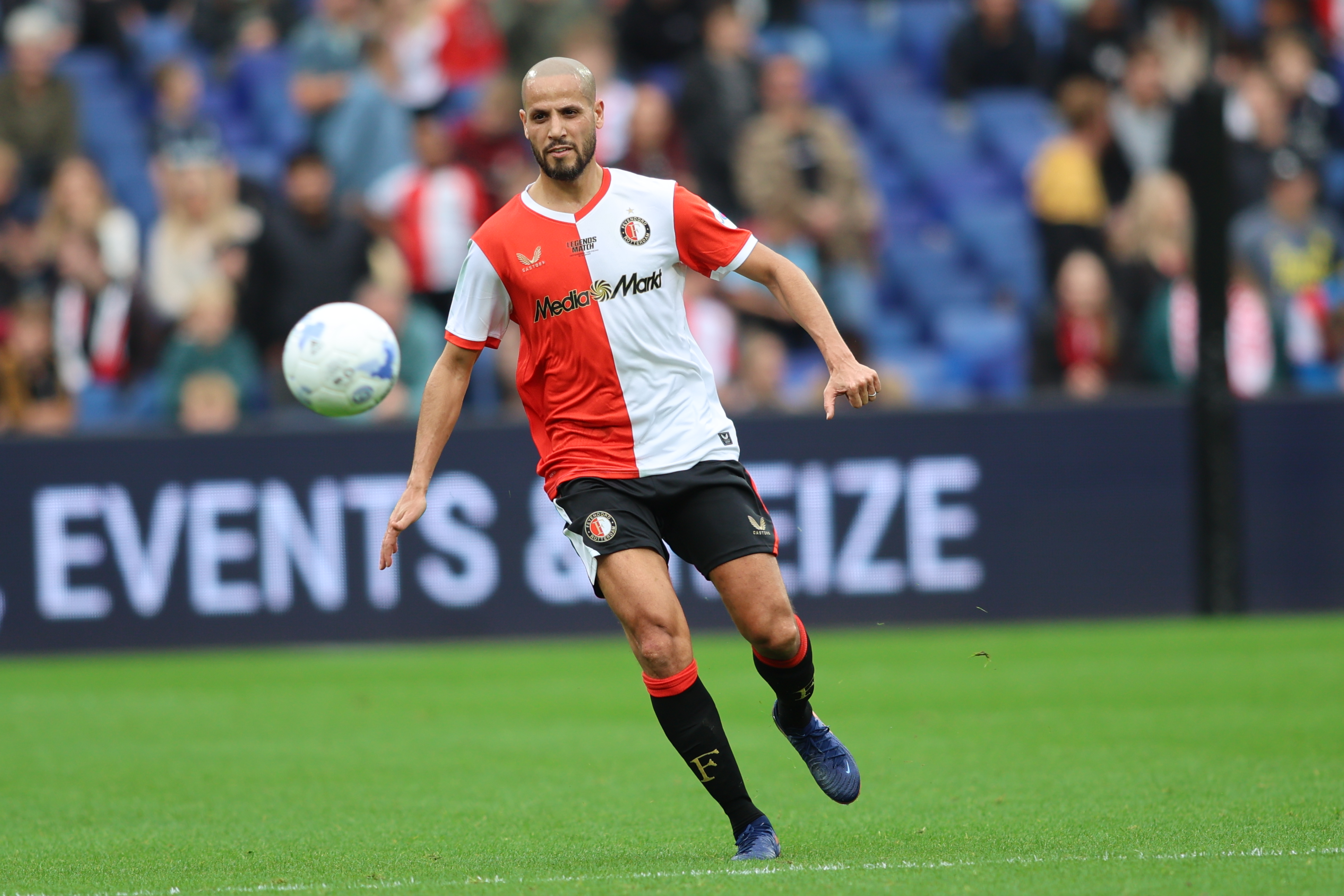 El Ahmadi vernietigend. "Je kunt ook denken, laten we een keer iets anders doen"