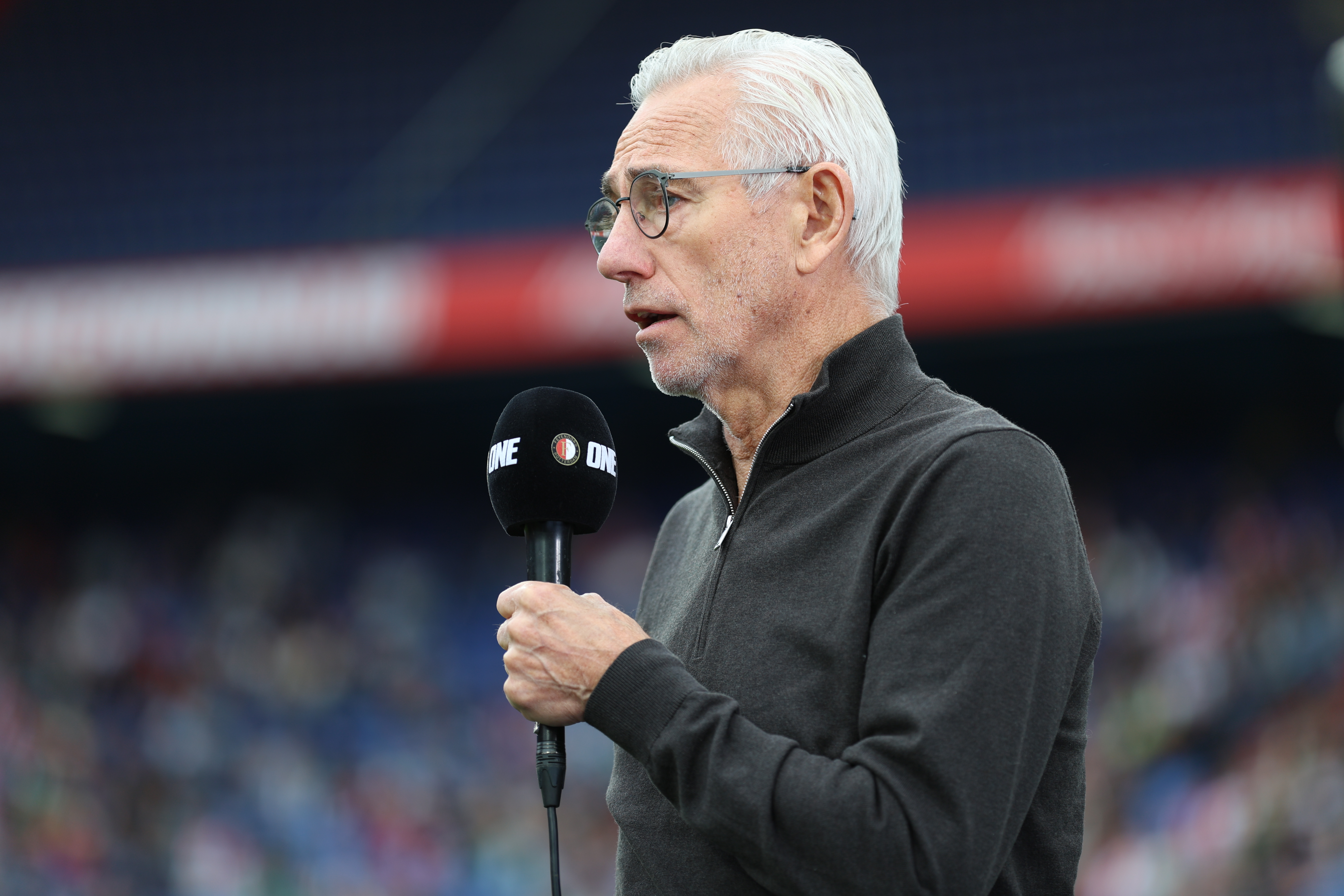 Van Marwijk kijkt met bewondering naar Van Persie: "Ik weet als geen ander hoe moeilijk het is"