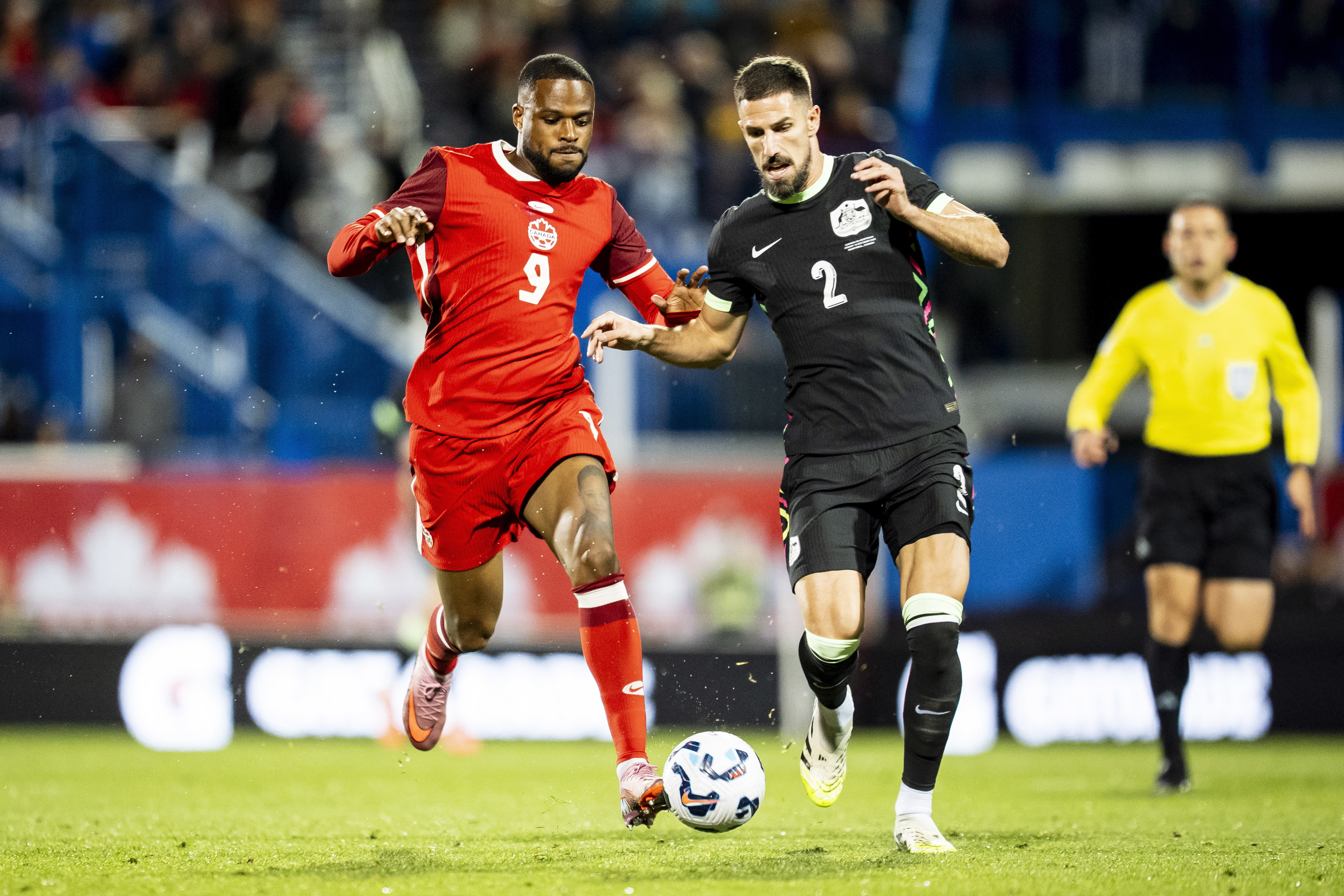 Bos wint onderling duel met Larin: Australië verslaat Canada