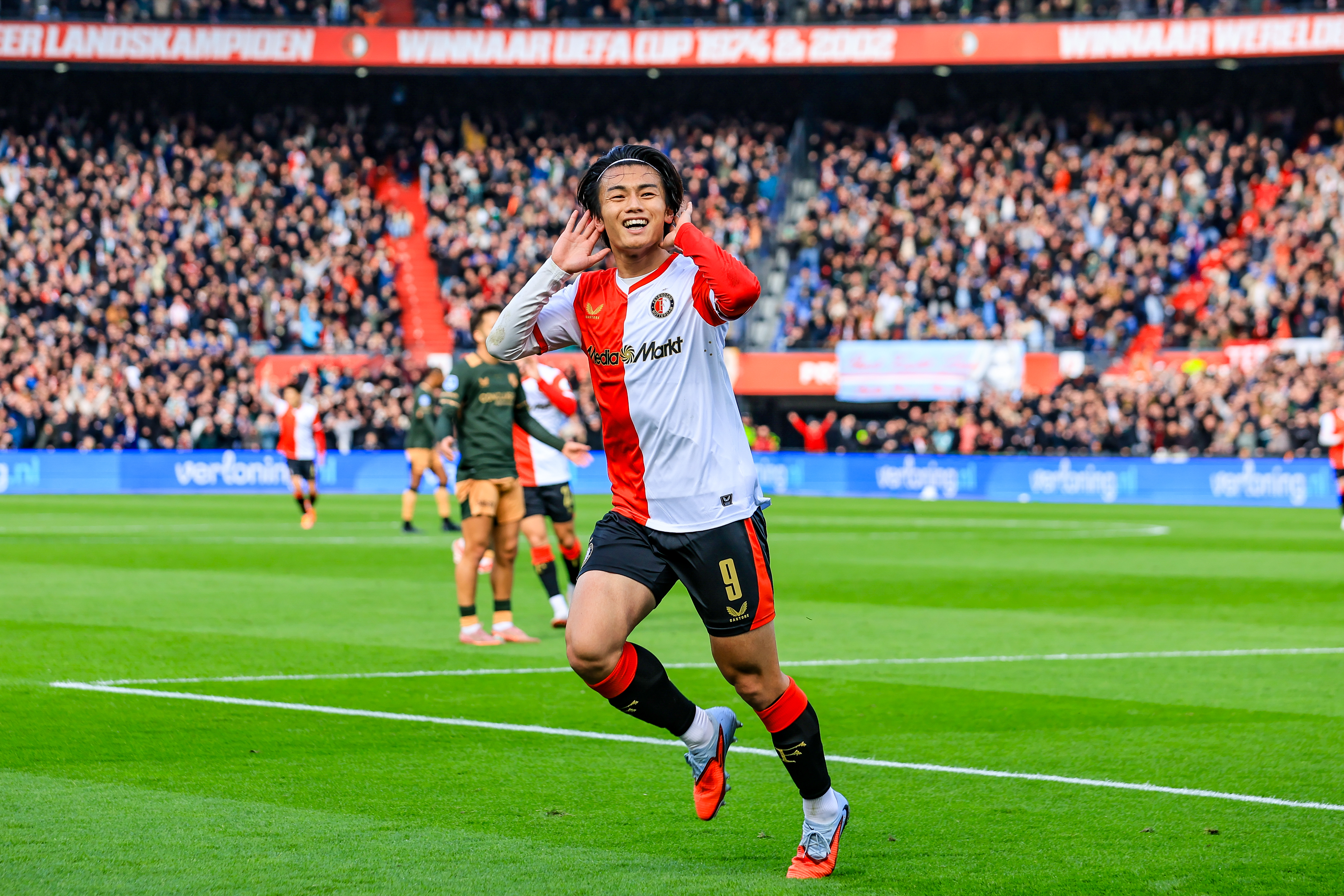 Ayase Ueda bezorgt Feyenoord de drie punten tegen FC Utrecht