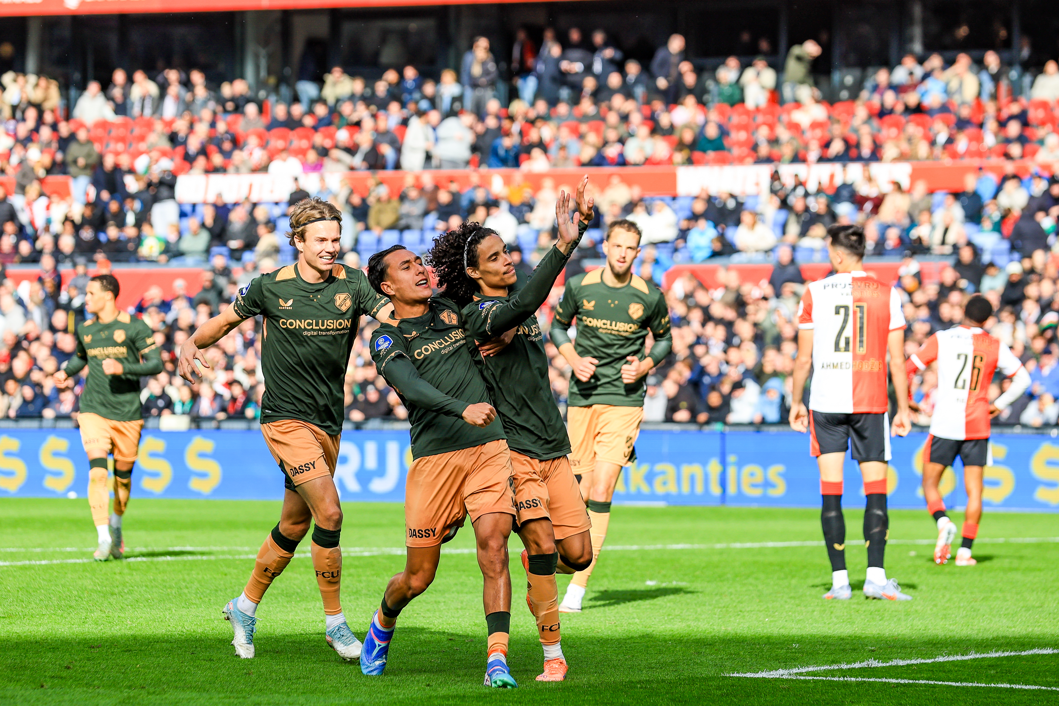 Verhuurde Feyenoorders • Zechiël scoort in De Kuip, Zerrouki blinkt uit in Twentse derby