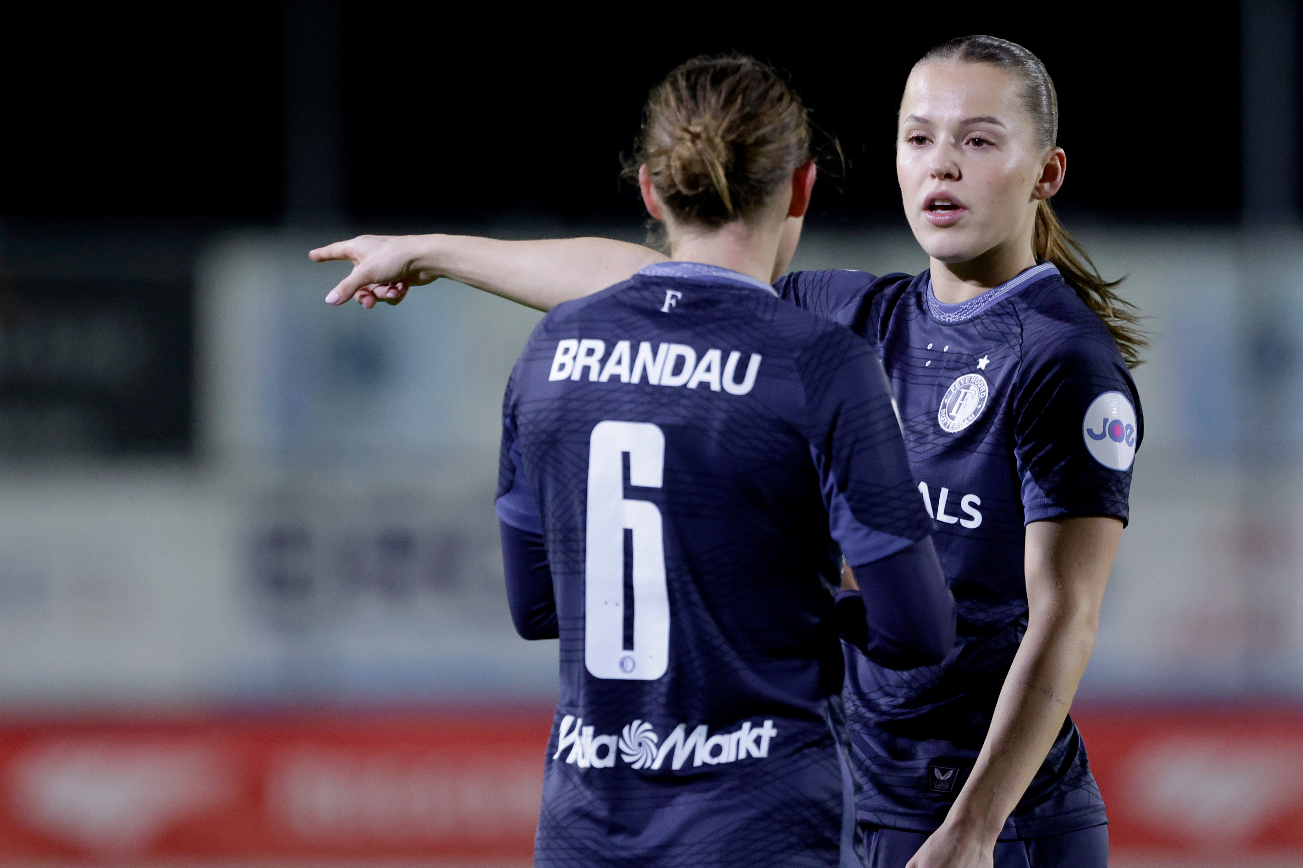 Feyenoord Vrouwen verliezen in slotfase op bezoek bij FC Twente