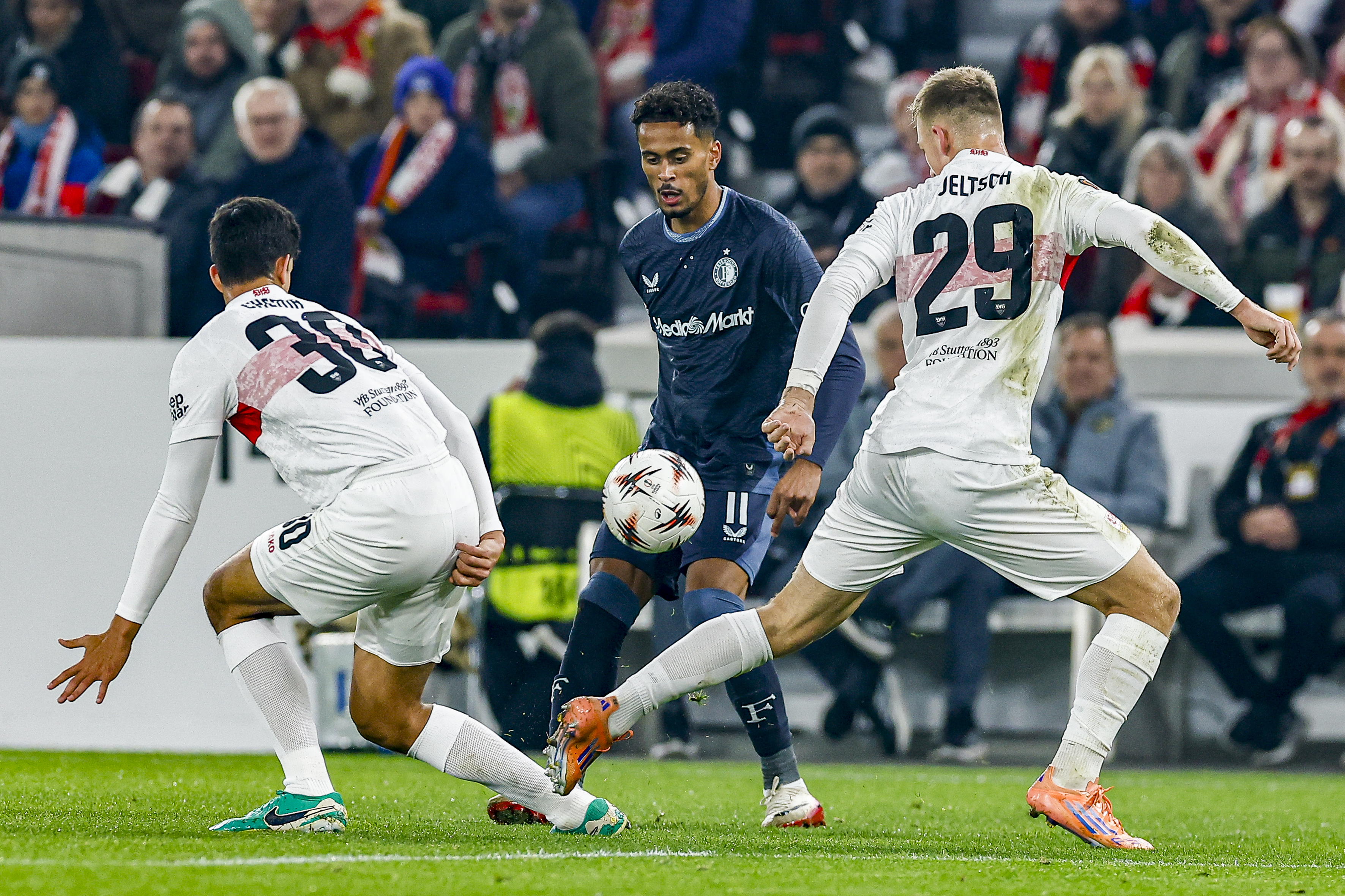 Liveblog • Feyenoord verspeelt duel tegen Stuttgart in slotfase 2-0 [FT]
